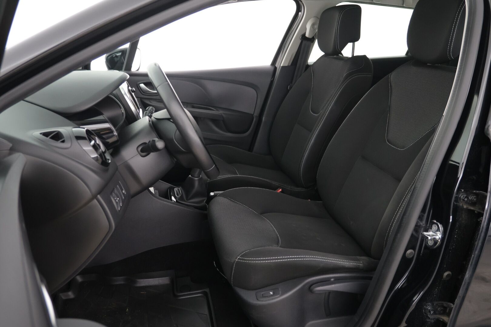 Renault Clio 2016 Sport Tourer Energy TCe 90 S&S Navi Style / Vakkari / Koukku / Navi / Bluetooth - Suomi-Auto / 2x Michelinit / Lohko + sisäp. - HULLUT AVAJAISHULINAT KORKOTARJOUS 3,29 %