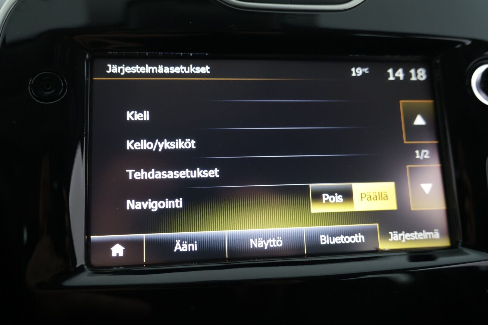 Renault Clio 2016 Sport Tourer Energy TCe 90 S&S Navi Style / Vakkari / Koukku / Navi / Bluetooth - Suomi-Auto / 2x Michelinit / Lohko + sisäp. - HULLUT AVAJAISHULINAT KORKOTARJOUS 3,29 %