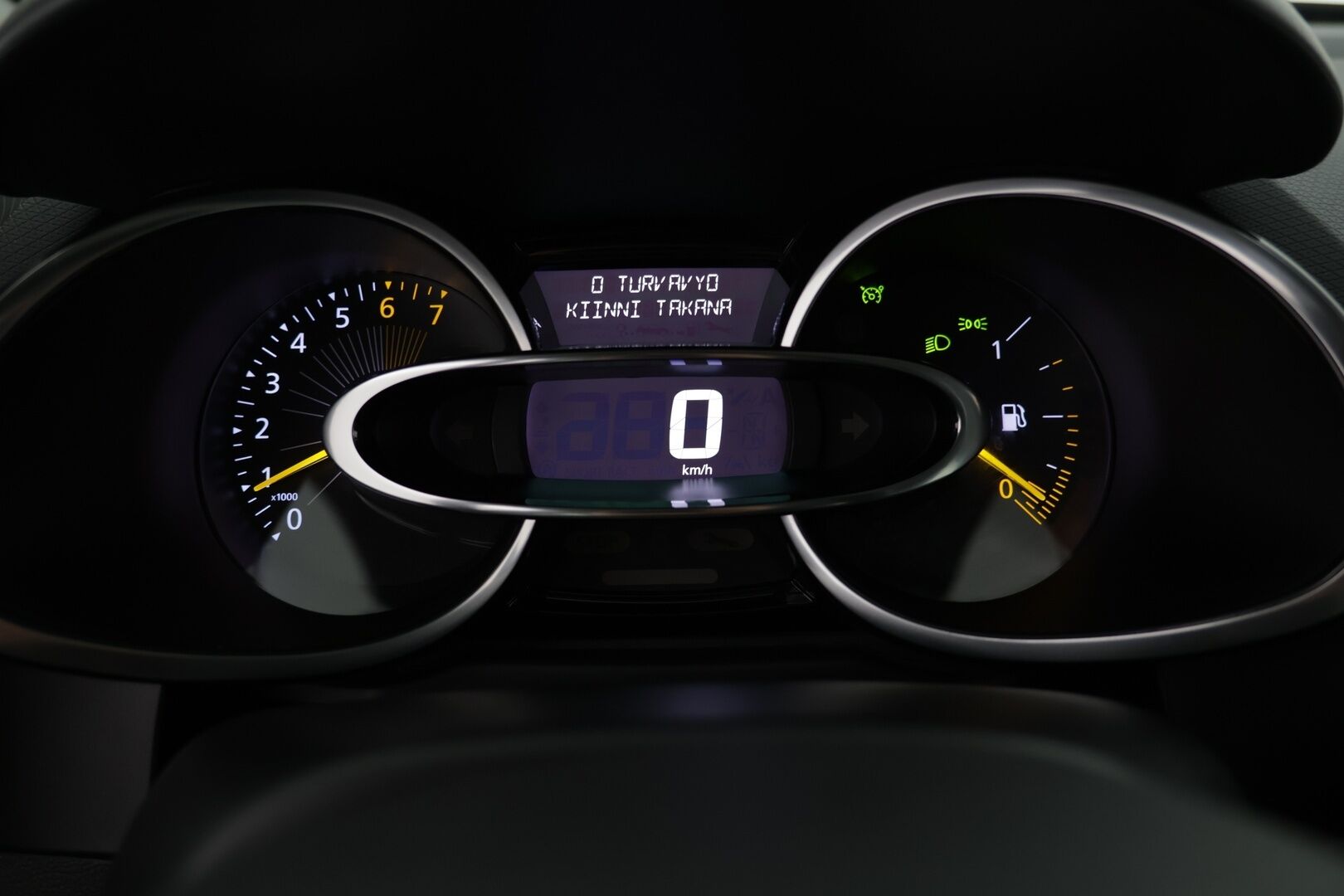 Renault Clio 2016 Sport Tourer Energy TCe 90 S&S Navi Style / Vakkari / Koukku / Navi / Bluetooth - Suomi-Auto / 2x Michelinit / Lohko + sisäp. - HULLUT AVAJAISHULINAT KORKOTARJOUS 3,29 %