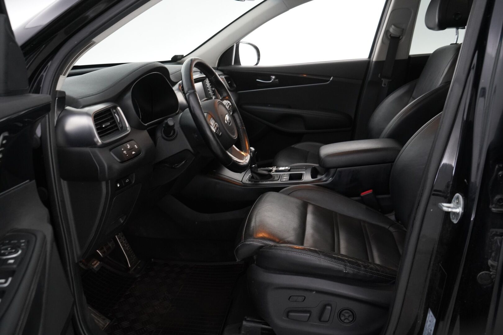 Kia Sorento 2016 2.2 CRDi AWD Business Premium A/T 5P * Kamera / Ilmastoidut Etuistuimet / Muistipenkki / Vetokoukku / Nahkasisusta / Navi! * - Suomi-auto / Huollettu 03/2025 / Katsastettu 05/2025 / Kahdet renkaat!