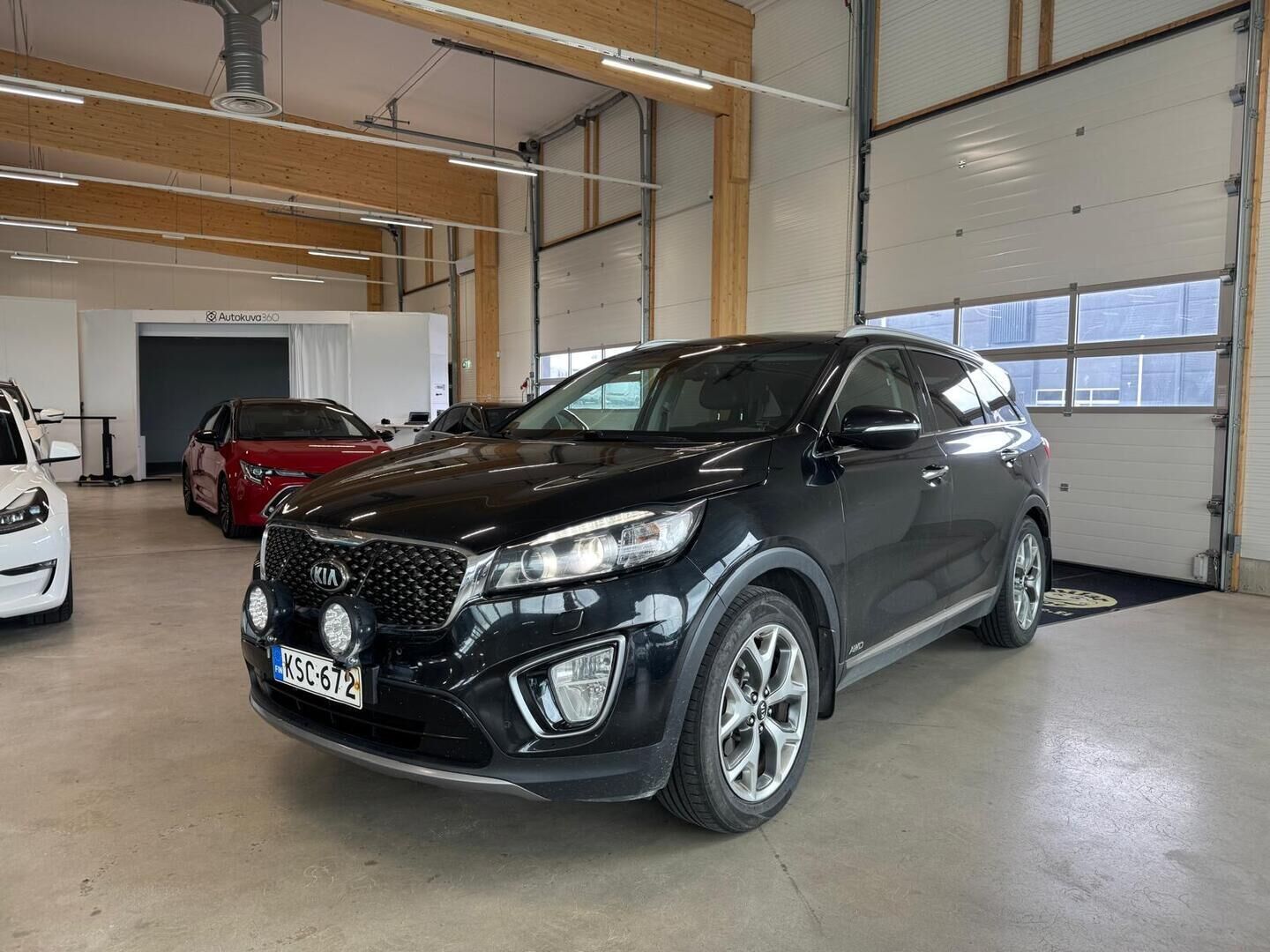 Kia Sorento 2016 2.2 CRDi AWD Business Premium A/T 5P * Kamera / Ilmastoidut Etuistuimet / Muistipenkki / Vetokoukku / Nahkasisusta / Navi! * - Suomi-auto / Huollettu 03/2025 / Katsastettu 05/2025 / Kahdet renkaat!