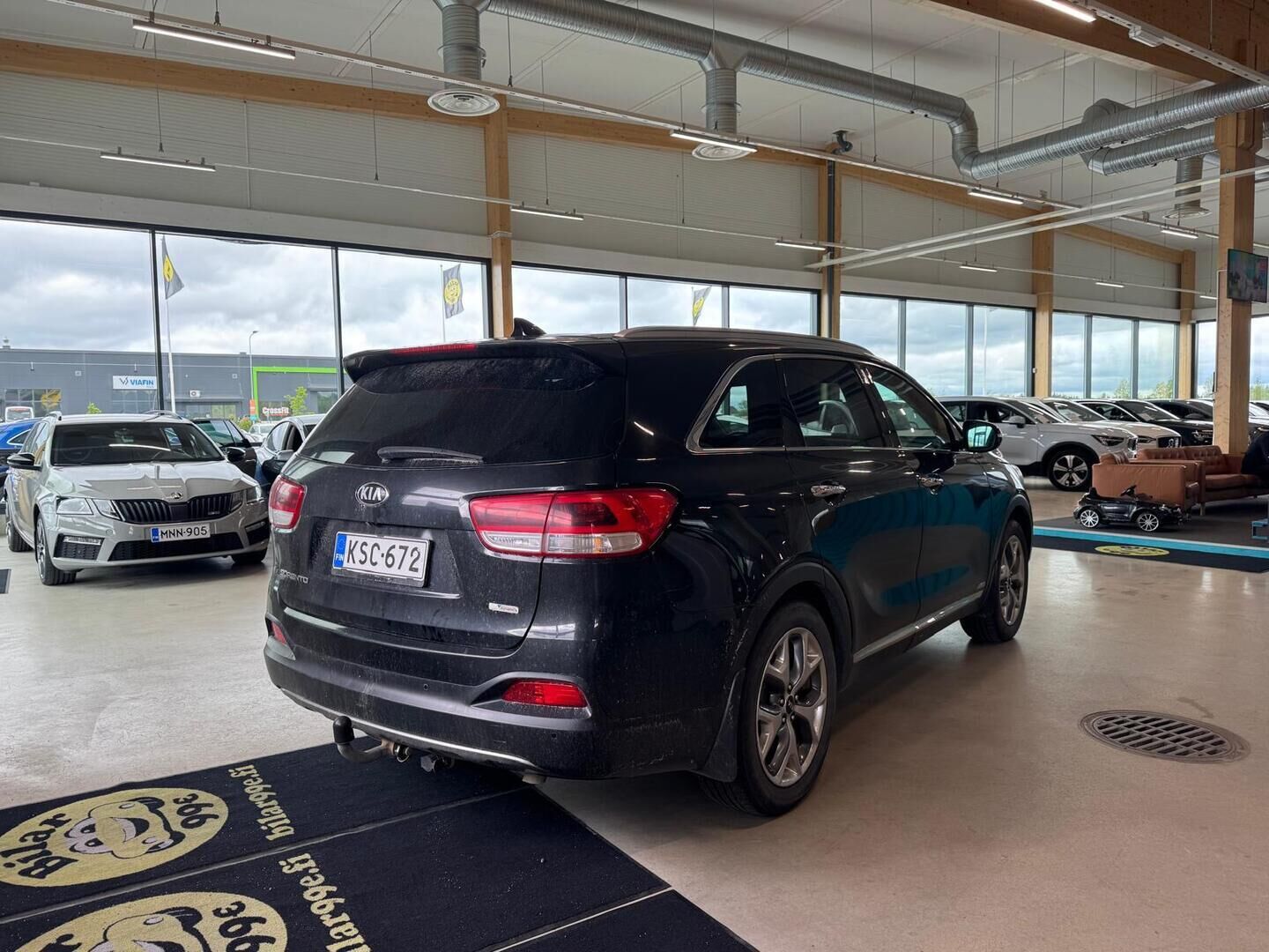 Kia Sorento 2016 2.2 CRDi AWD Business Premium A/T 5P * Kamera / Ilmastoidut Etuistuimet / Muistipenkki / Vetokoukku / Nahkasisusta / Navi! * - Suomi-auto / Huollettu 03/2025 / Katsastettu 05/2025 / Kahdet renkaat!