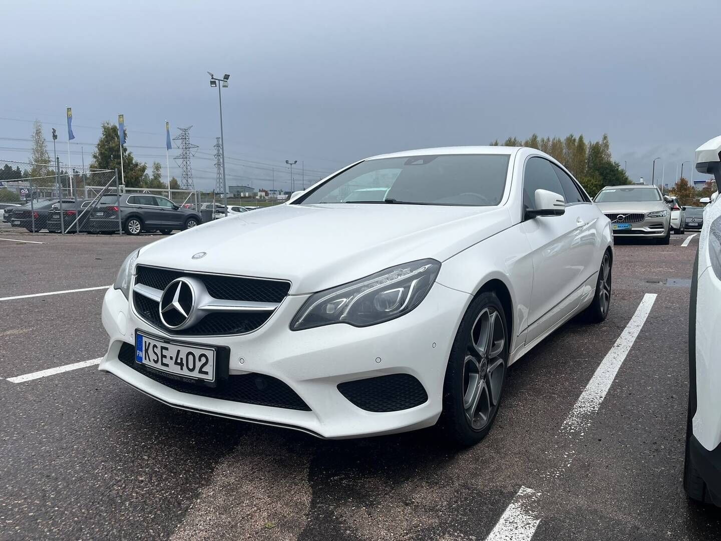 Mercedes-Benz E 2014 E 200 Coupé - KATSO KILSAT! / Facelift / Puolinahat / ILS / Lohkolämmitin / Bluetooth / Tutkat