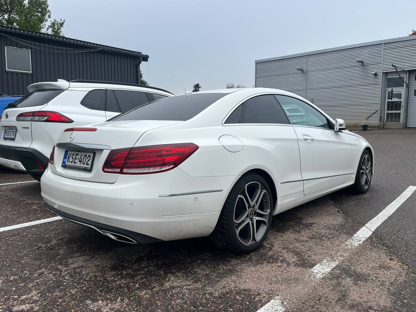 Mercedes-Benz E 2014 E 200 Coupé - KATSO KILSAT! / Facelift / Puolinahat / ILS / Lohkolämmitin / Bluetooth / Tutkat