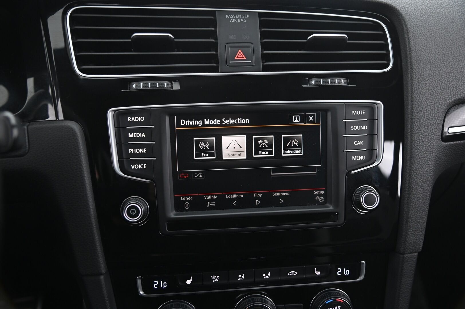 Volkswagen Golf 2016 Variant R 2,0 TSI 221 kW (300 hv) 4MOTION DSG-automaatti Winter Edition*Dynaudio / BC / Vakkari / Keyless* - *2x renkaat/ Tarkka huoltohistoria / Juuri katsatettu*
