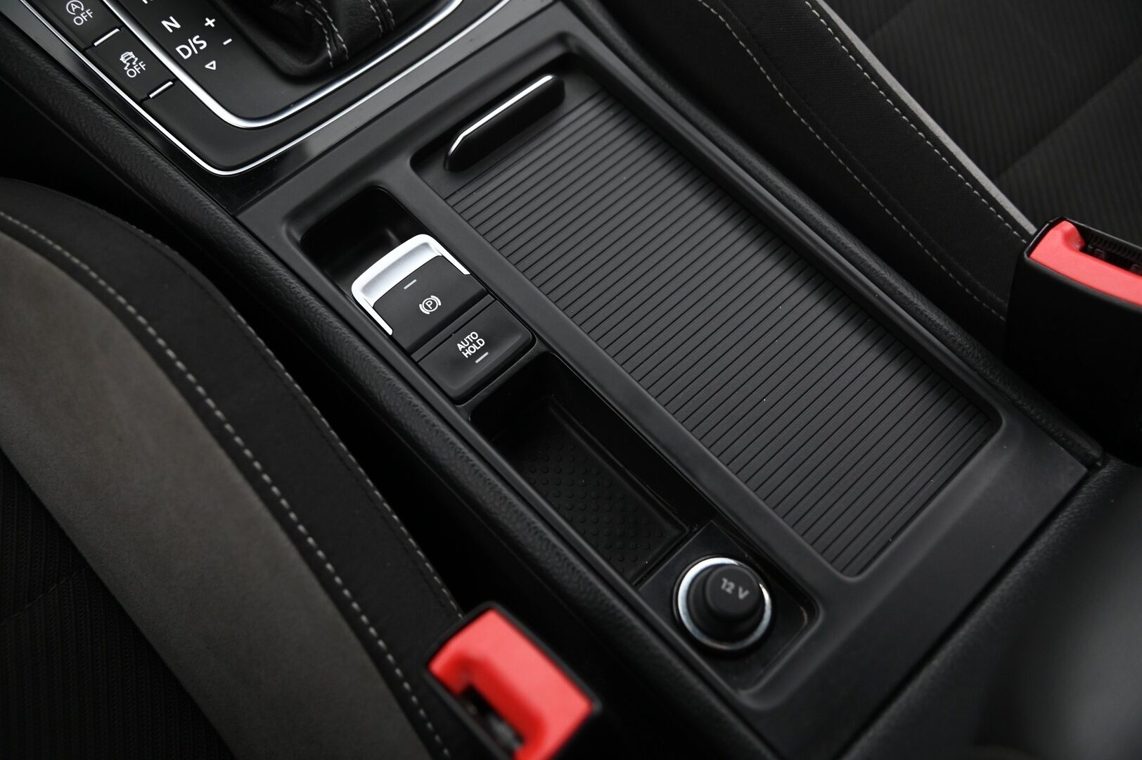 Volkswagen Golf 2016 Variant R 2,0 TSI 221 kW (300 hv) 4MOTION DSG-automaatti Winter Edition*Dynaudio / BC / Vakkari / Keyless* - *2x renkaat/ Tarkka huoltohistoria / Juuri katsatettu*