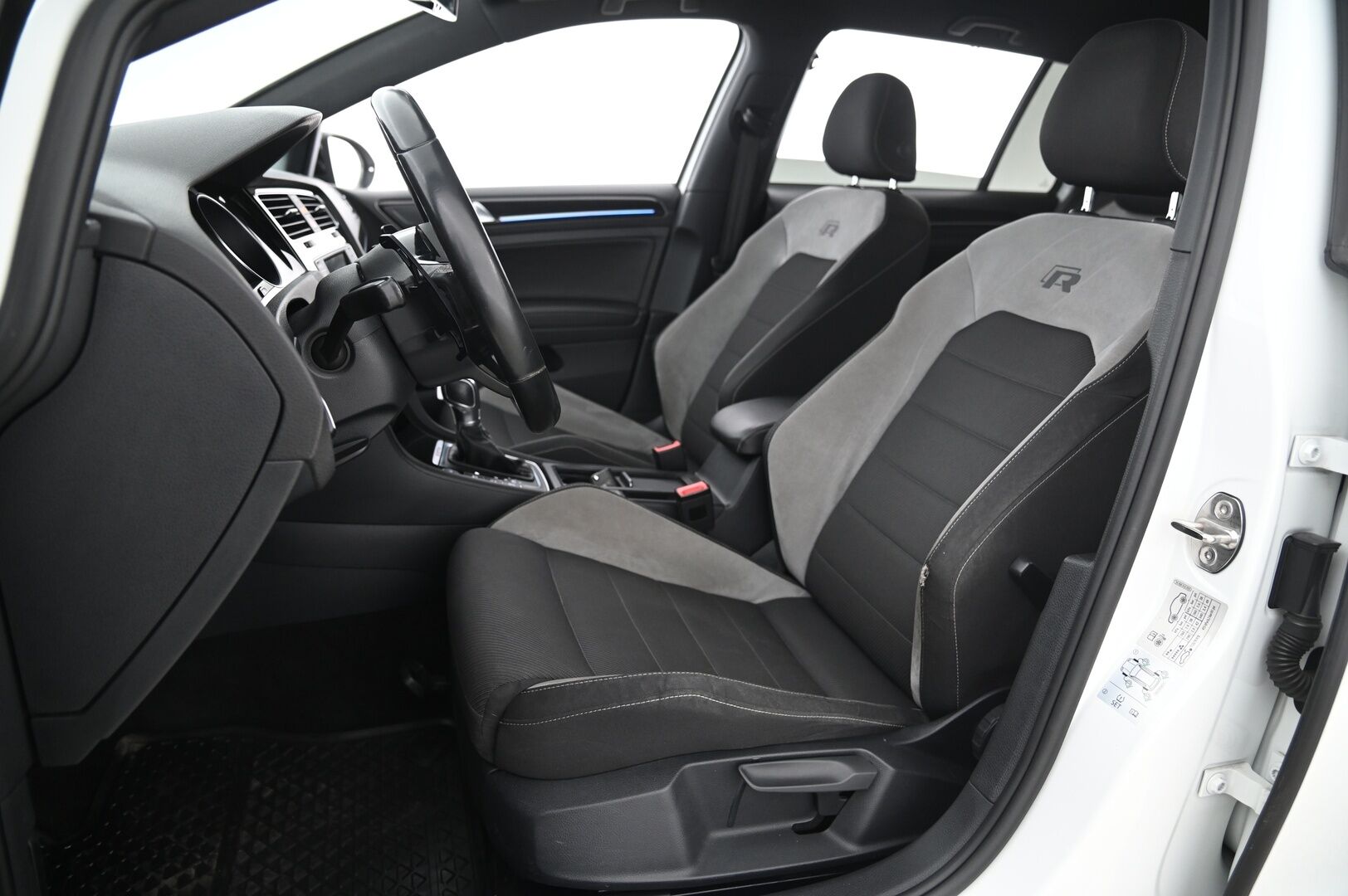 Volkswagen Golf 2016 Variant R 2,0 TSI 221 kW (300 hv) 4MOTION DSG-automaatti Winter Edition*Dynaudio / BC / Vakkari / Keyless* - *2x renkaat/ Tarkka huoltohistoria / Juuri katsatettu*