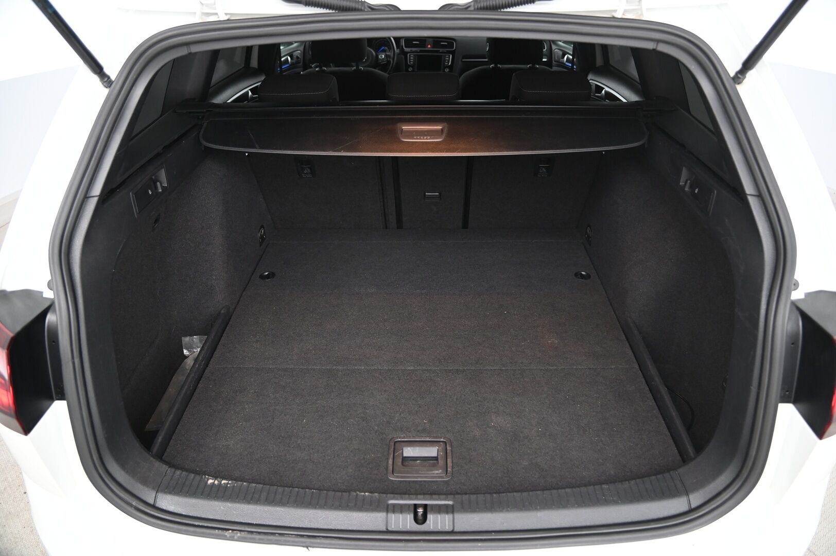 Volkswagen Golf 2016 Variant R 2,0 TSI 221 kW (300 hv) 4MOTION DSG-automaatti Winter Edition*Dynaudio / BC / Vakkari / Keyless* - *2x renkaat/ Tarkka huoltohistoria / Juuri katsatettu*
