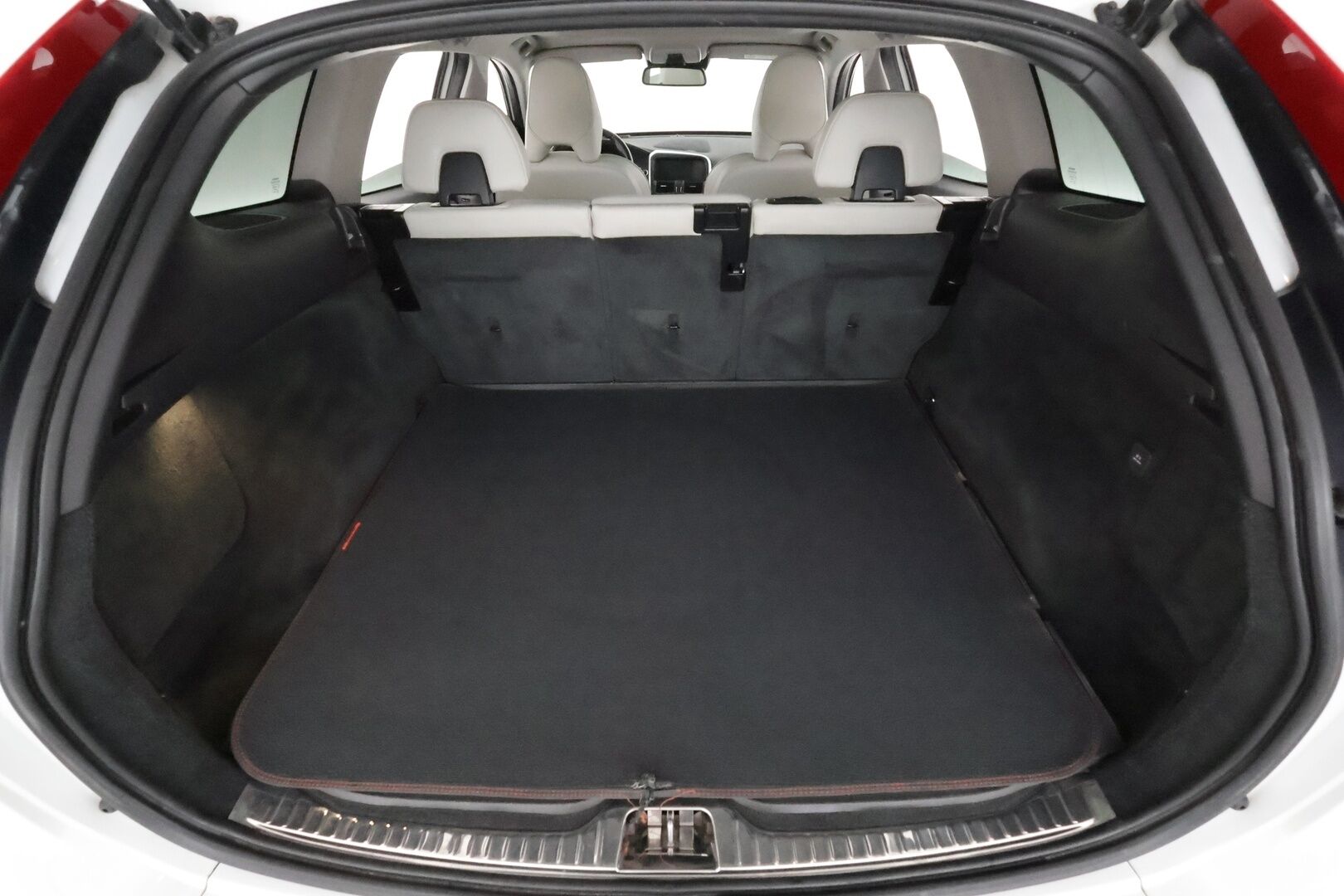 Volvo XC60 2016 D5 Ocean Race AWD aut **Supervarusteet! / Adapt. vakkari / Panorama / H&K / Muistipenkki / P.kamera / BLIS / Keyless** - Hyvä huoltohistoria / Kahdet renkaat aluvanteilla
