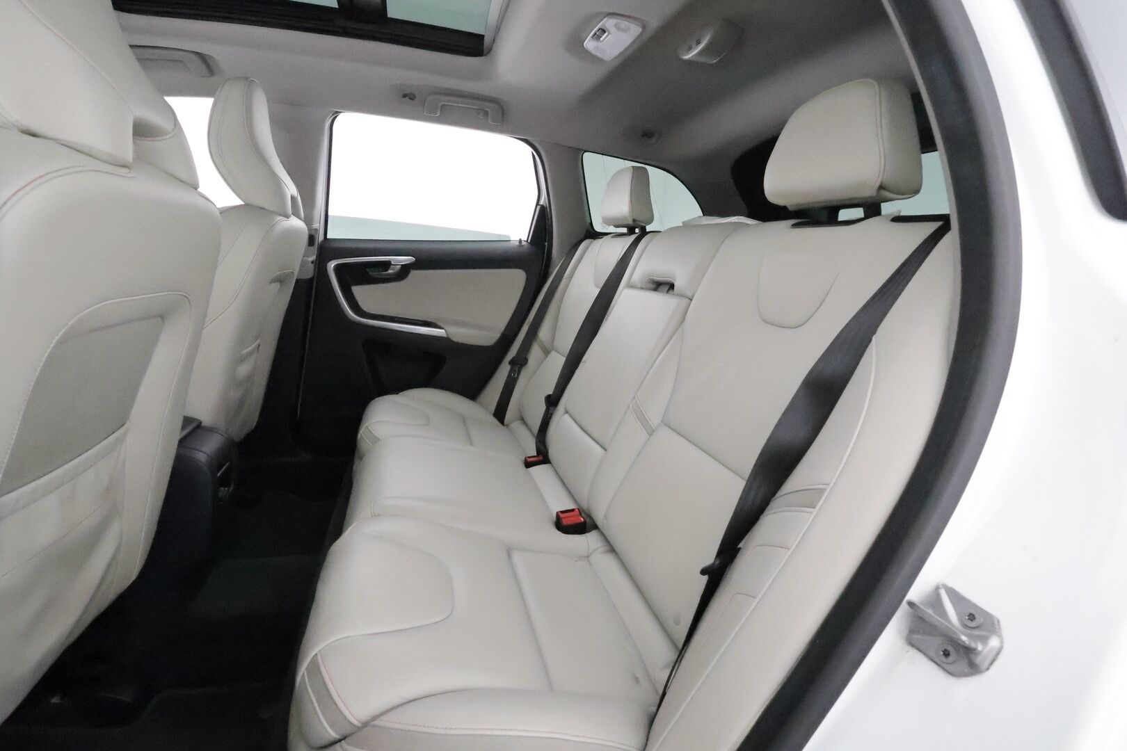 Volvo XC60 2016 D5 Ocean Race AWD aut **Supervarusteet! / Adapt. vakkari / Panorama / H&K / Muistipenkki / P.kamera / BLIS / Keyless** - Hyvä huoltohistoria / Kahdet renkaat aluvanteilla