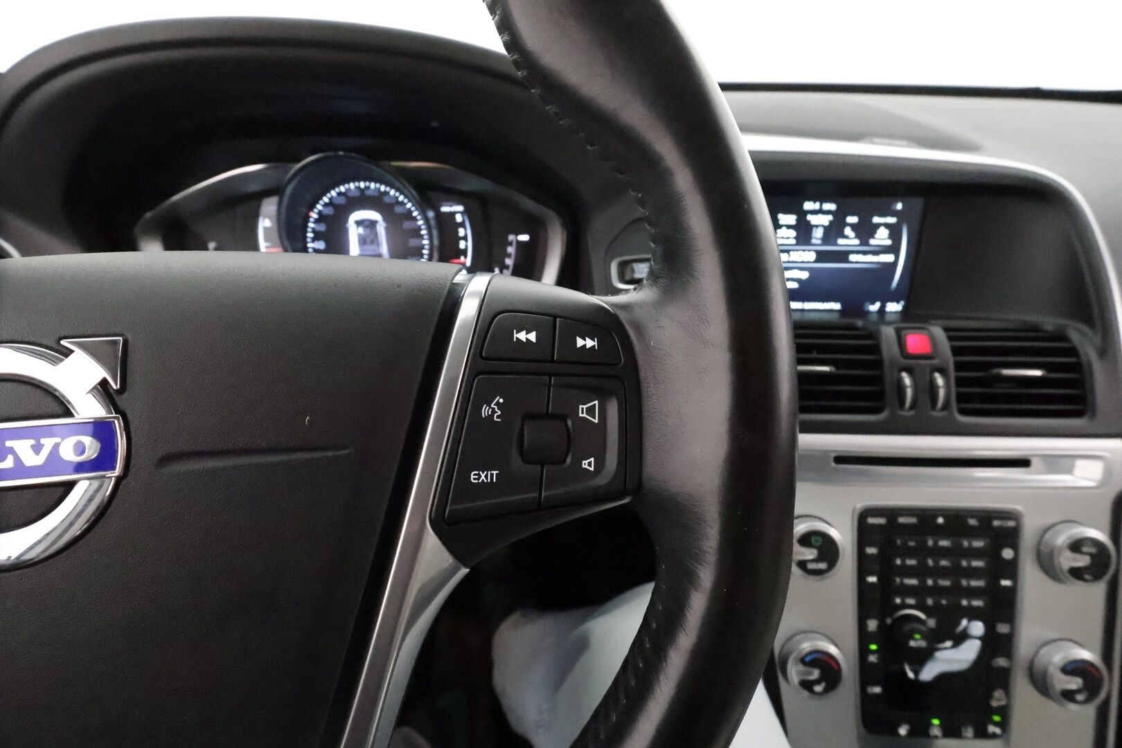 Volvo XC60 2016 D5 Ocean Race AWD aut **Supervarusteet! / Adapt. vakkari / Panorama / H&K / Muistipenkki / P.kamera / BLIS / Keyless** - Hyvä huoltohistoria / Kahdet renkaat aluvanteilla