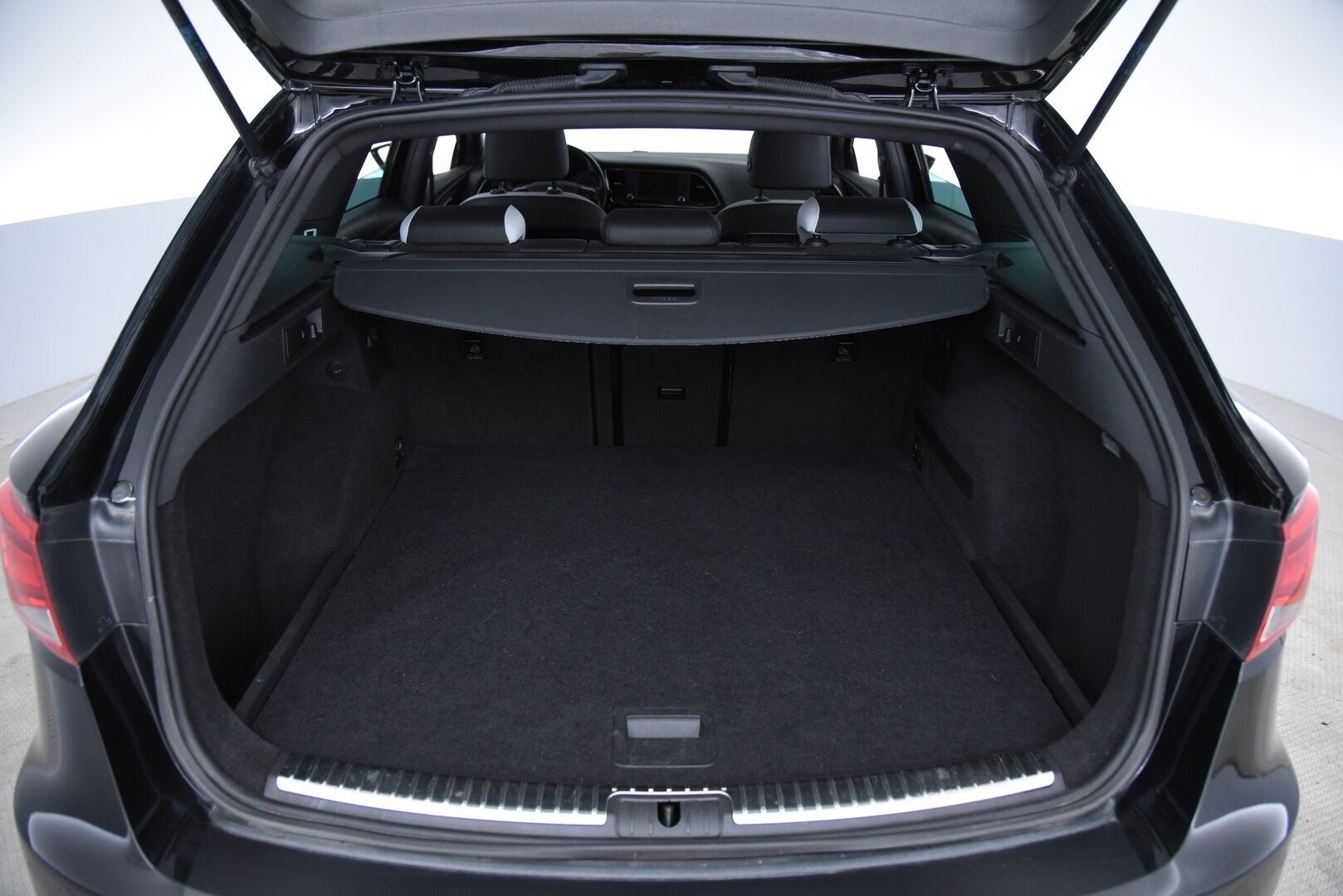 Seat Leon ST 2016 2,0 TSI 290 Cupra DSG / Panorama / Webasto / P-tutkat / LED-ajovalot - Juuri huollettu! / Kaukovaloautomatiikka / Seat Sound System