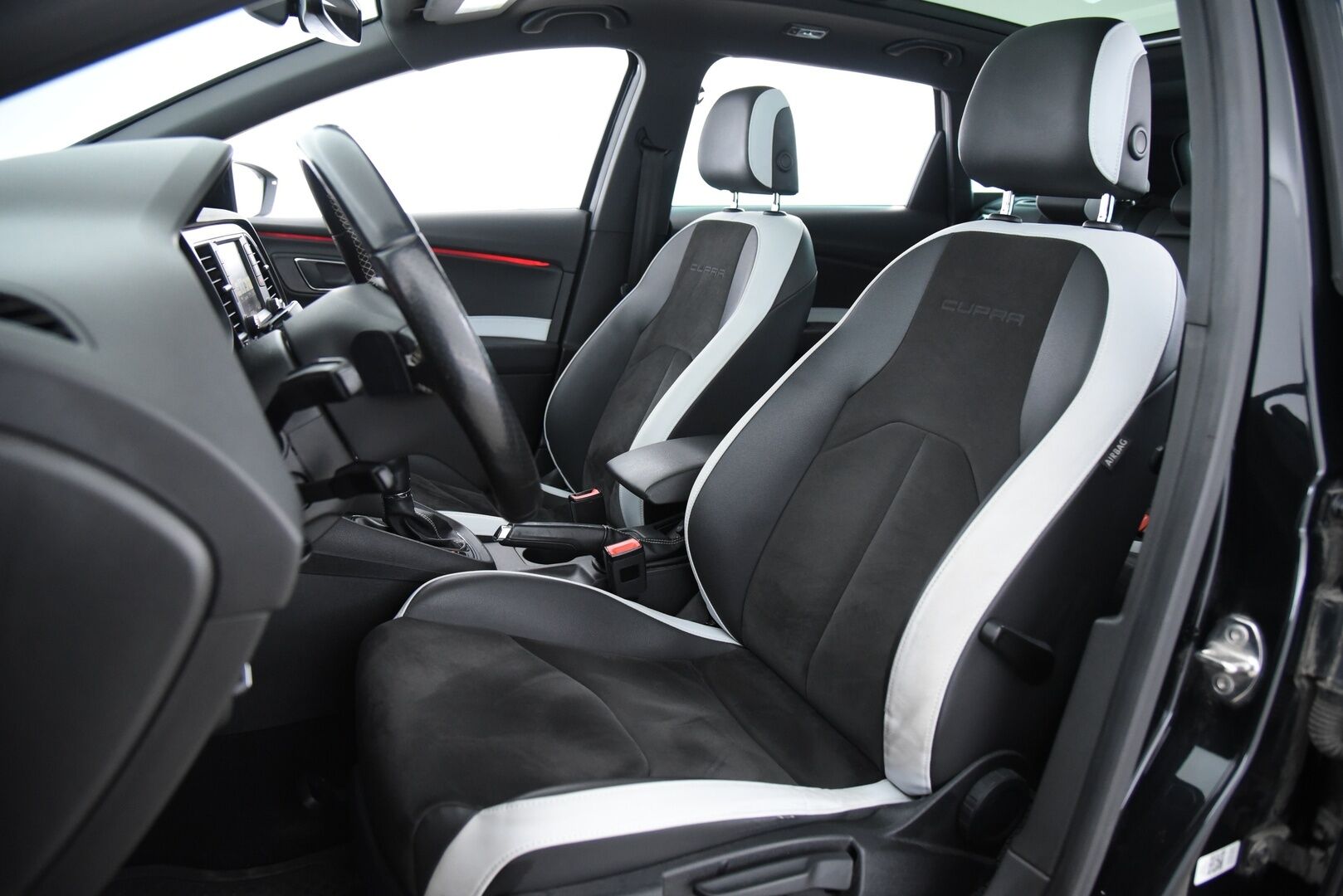 Seat Leon ST 2016 2,0 TSI 290 Cupra DSG / Panorama / Webasto / P-tutkat / LED-ajovalot - Juuri huollettu! / Kaukovaloautomatiikka / Seat Sound System