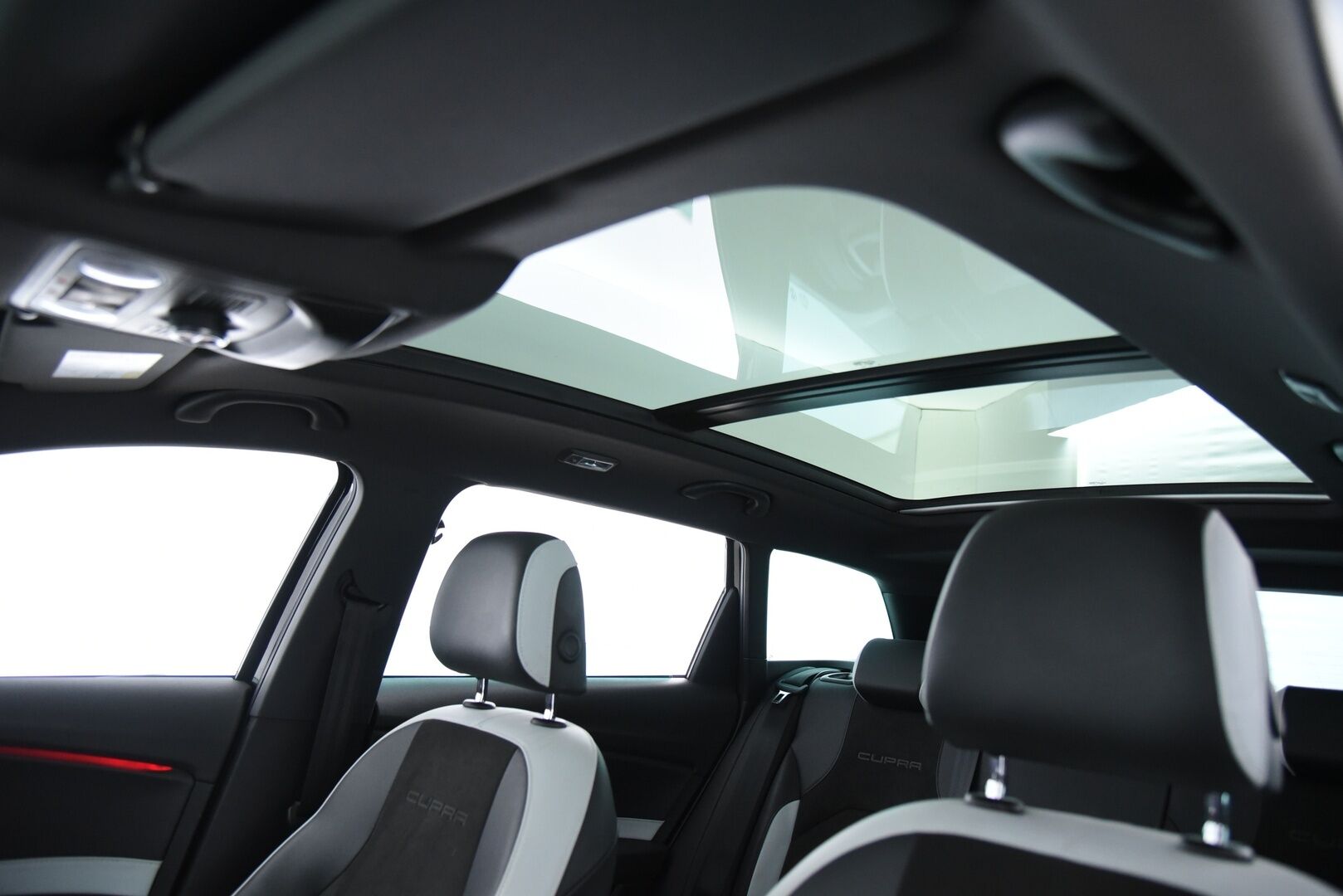 Seat Leon ST 2016 2,0 TSI 290 Cupra DSG / Panorama / Webasto / P-tutkat / LED-ajovalot - Juuri huollettu! / Kaukovaloautomatiikka / Seat Sound System