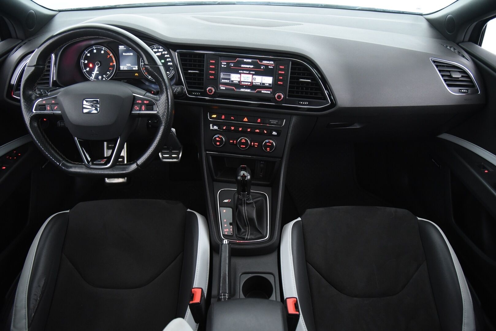 Seat Leon ST 2016 2,0 TSI 290 Cupra DSG / Panorama / Webasto / P-tutkat / LED-ajovalot - Juuri huollettu! / Kaukovaloautomatiikka / Seat Sound System