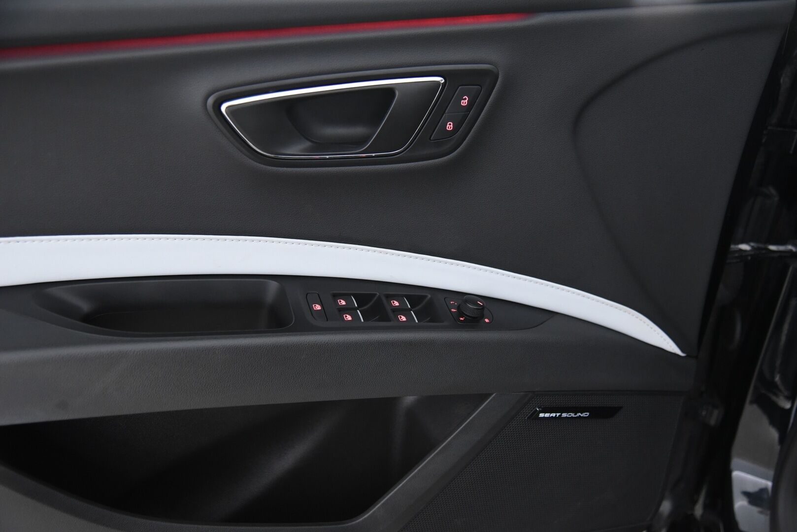 Seat Leon ST 2016 2,0 TSI 290 Cupra DSG / Panorama / Webasto / P-tutkat / LED-ajovalot - Juuri huollettu! / Kaukovaloautomatiikka / Seat Sound System