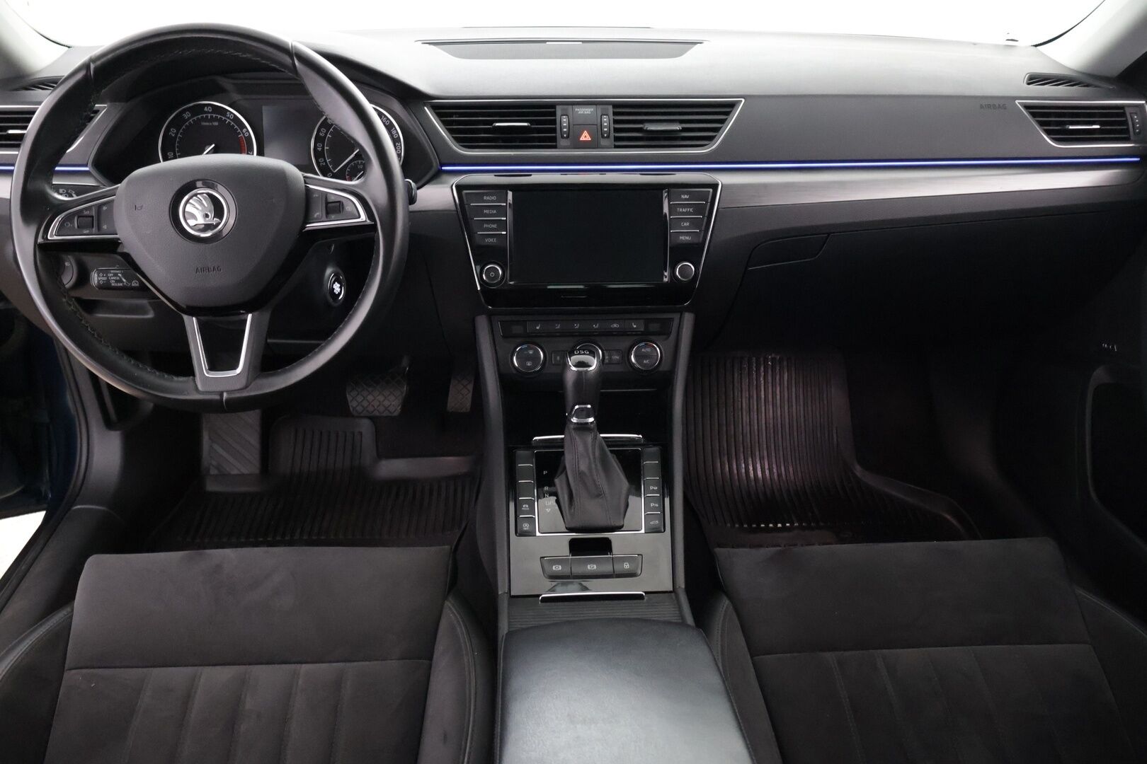 Skoda Superb 2017 1,4 TSI ACT Elegance DSG Autom. - Suomi-auto | ACC | Vetokoukku | Muistipenkki | Sähkökontti | Canton | Tutkat | Keyless | Webasto | Juuri huollettu! 