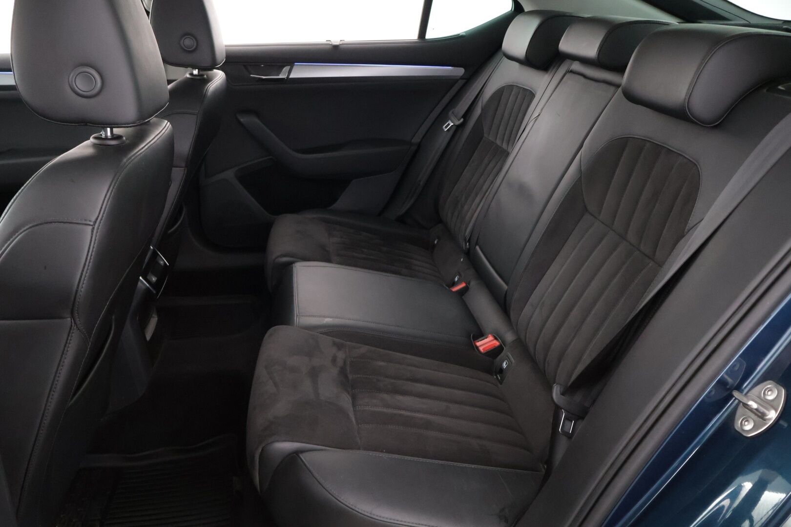 Skoda Superb 2017 1,4 TSI ACT Elegance DSG Autom. - Suomi-auto | ACC | Vetokoukku | Muistipenkki | Sähkökontti | Canton | Tutkat | Keyless | Webasto | Juuri huollettu! 