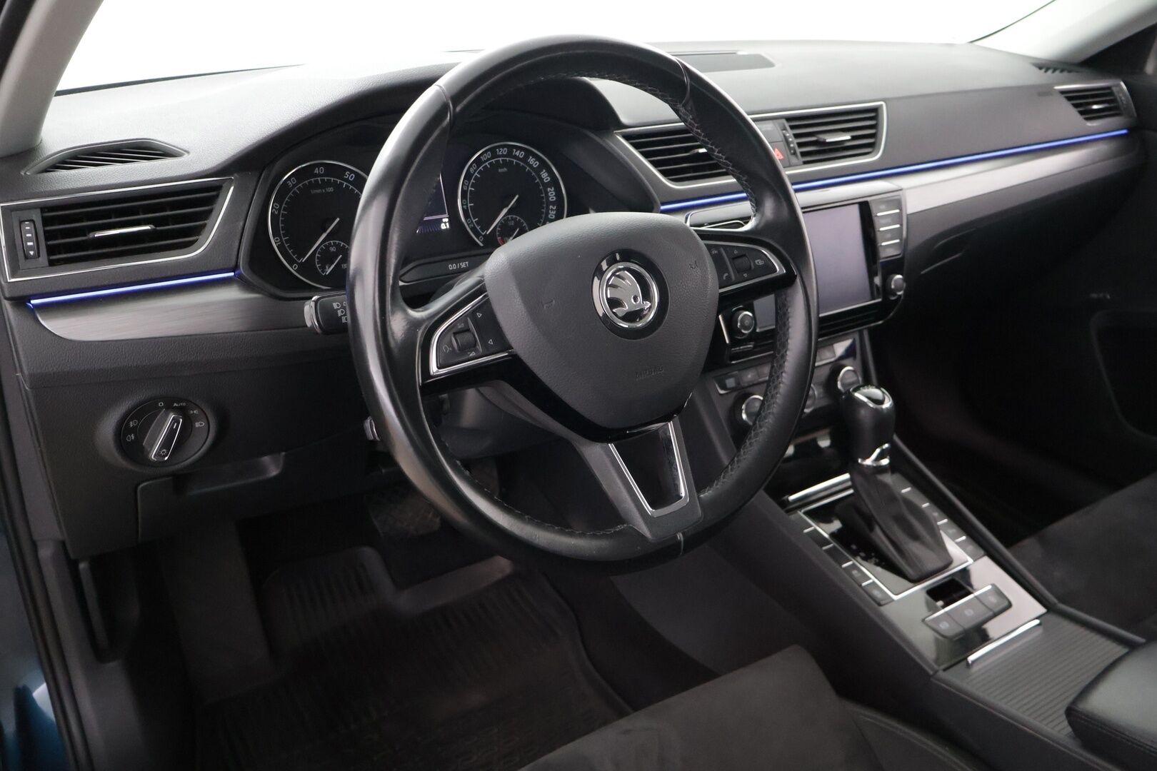 Skoda Superb 2017 1,4 TSI ACT Elegance DSG Autom. - Suomi-auto | ACC | Vetokoukku | Muistipenkki | Sähkökontti | Canton | Tutkat | Keyless | Webasto | Juuri huollettu! 