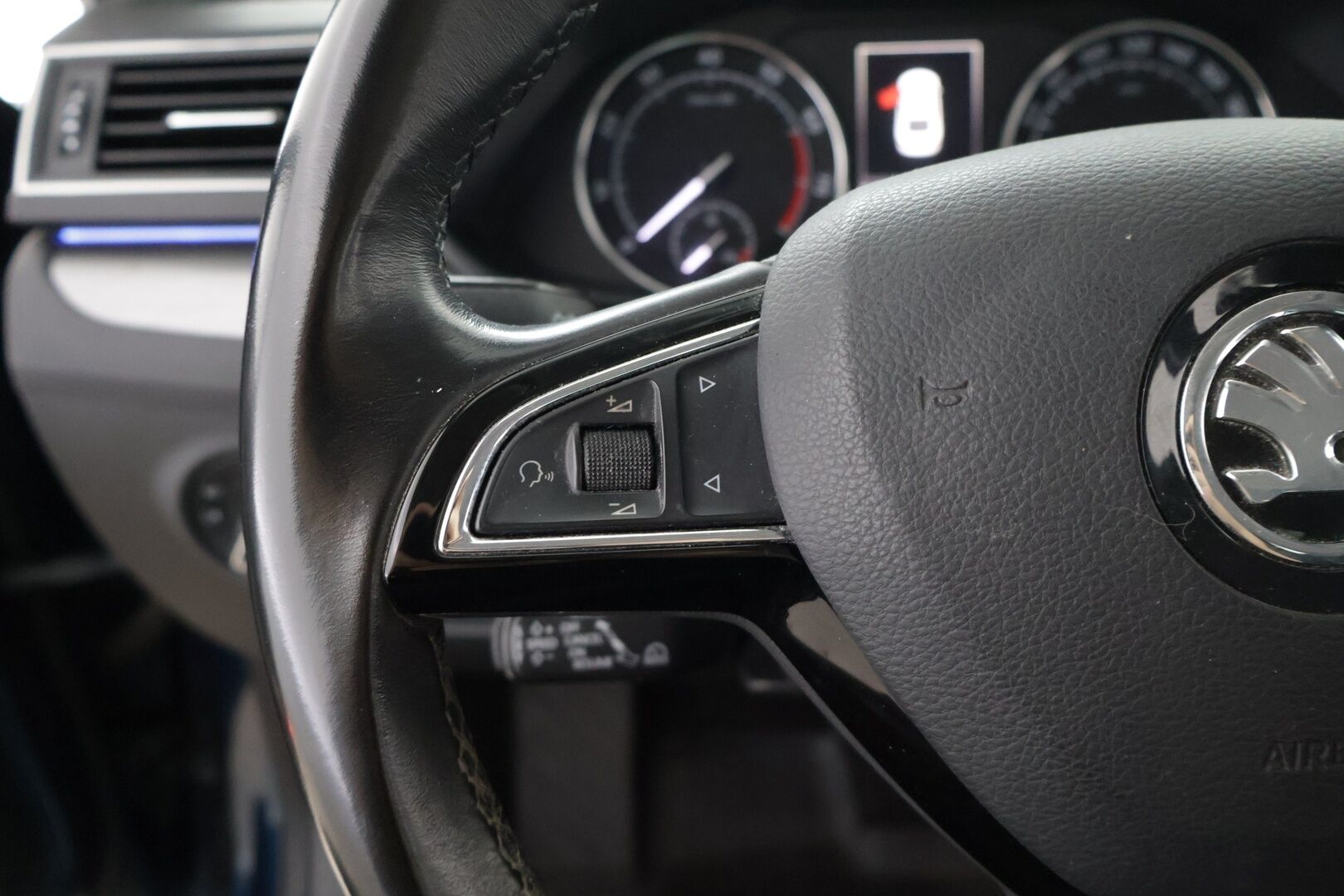 Skoda Superb 2017 1,4 TSI ACT Elegance DSG Autom. - Suomi-auto | ACC | Vetokoukku | Muistipenkki | Sähkökontti | Canton | Tutkat | Keyless | Webasto | Juuri huollettu! 