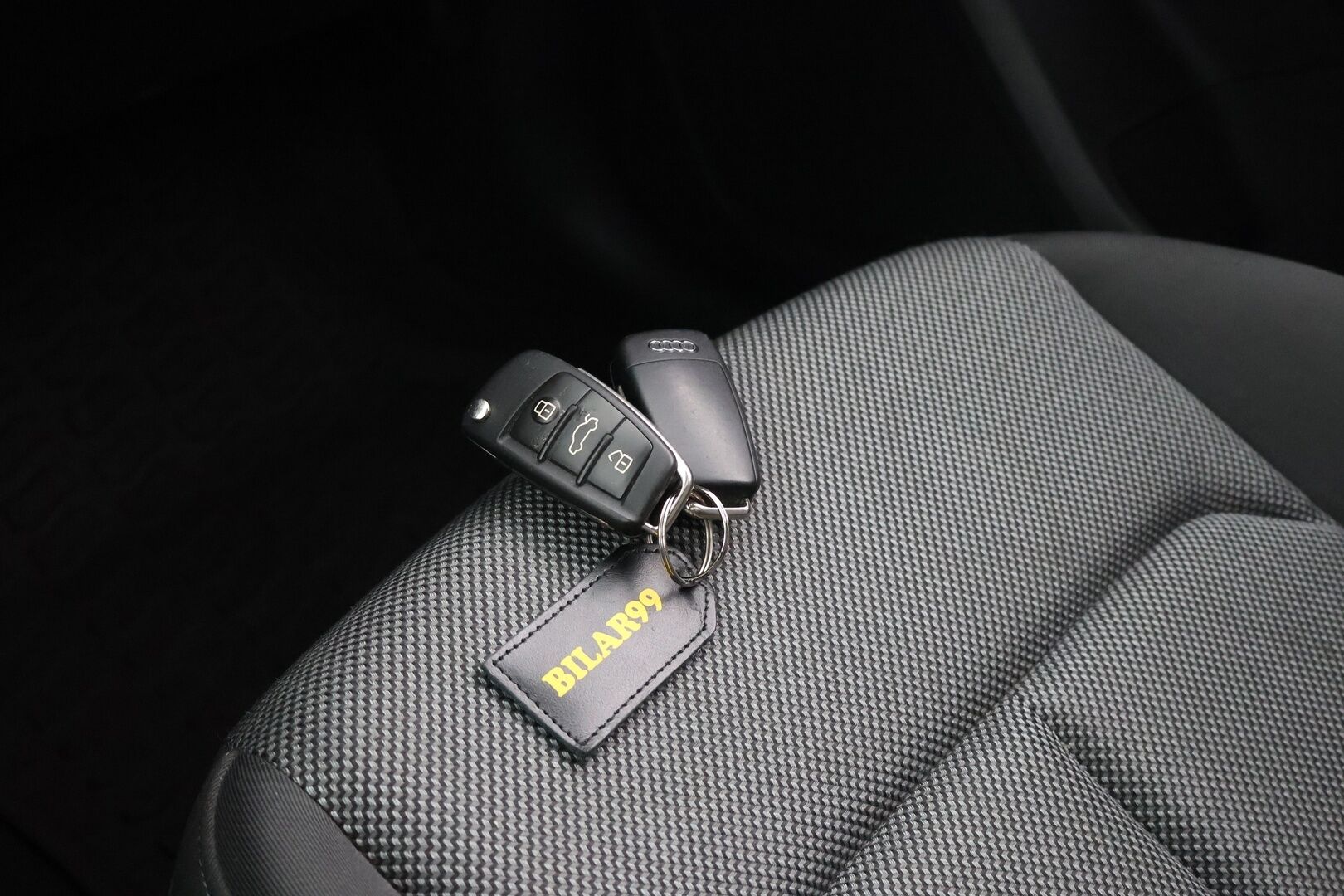 Audi Q2 2017 Business Sport 2,0 TDI 140 kW quattro S tronic - ACC | Koukku | LED | Sport-paketti | Lohkolämmitin | Adapt. Vakkari |
