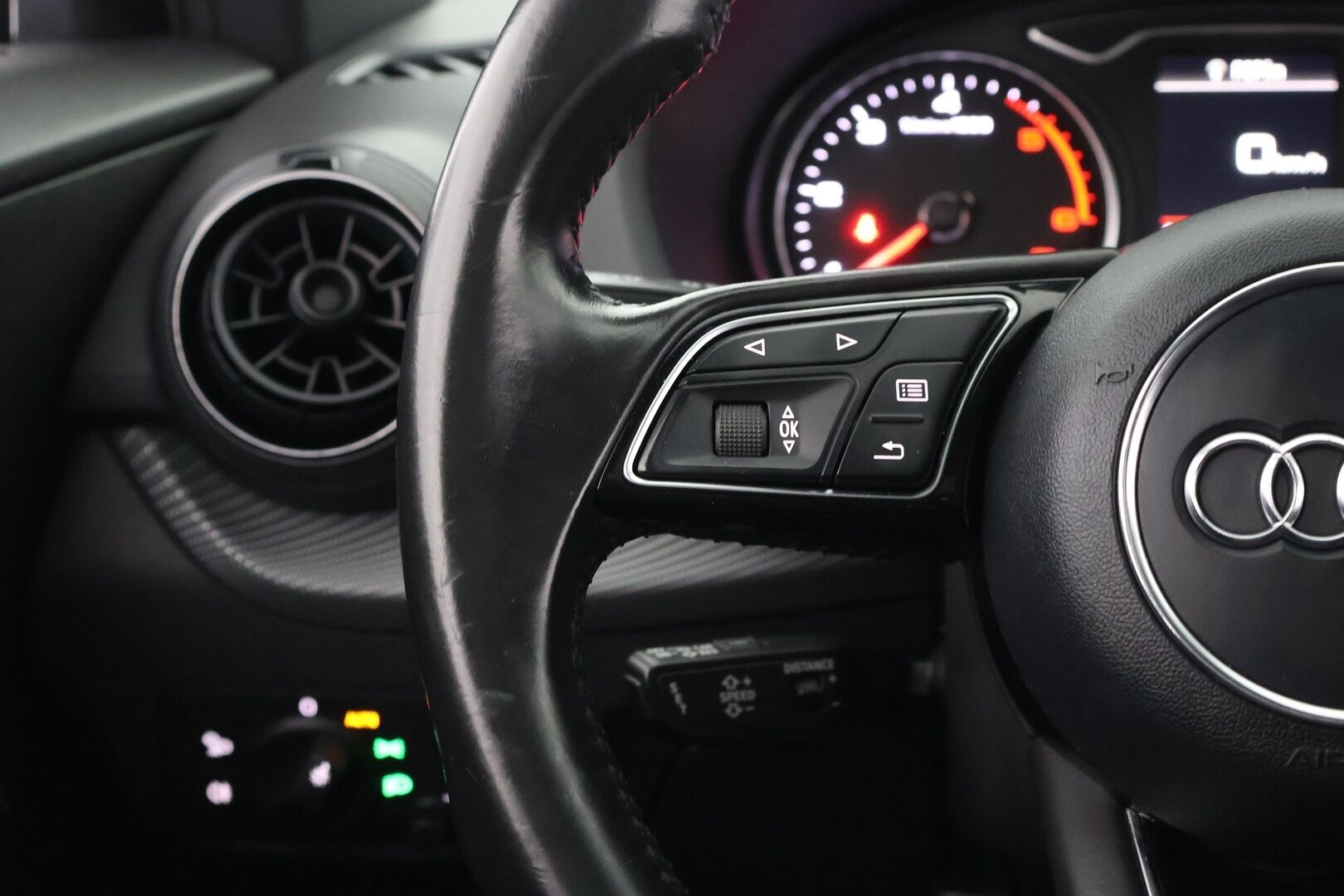 Audi Q2 2017 Business Sport 2,0 TDI 140 kW quattro S tronic - ACC | Koukku | LED | Sport-paketti | Lohkolämmitin | Adapt. Vakkari |
