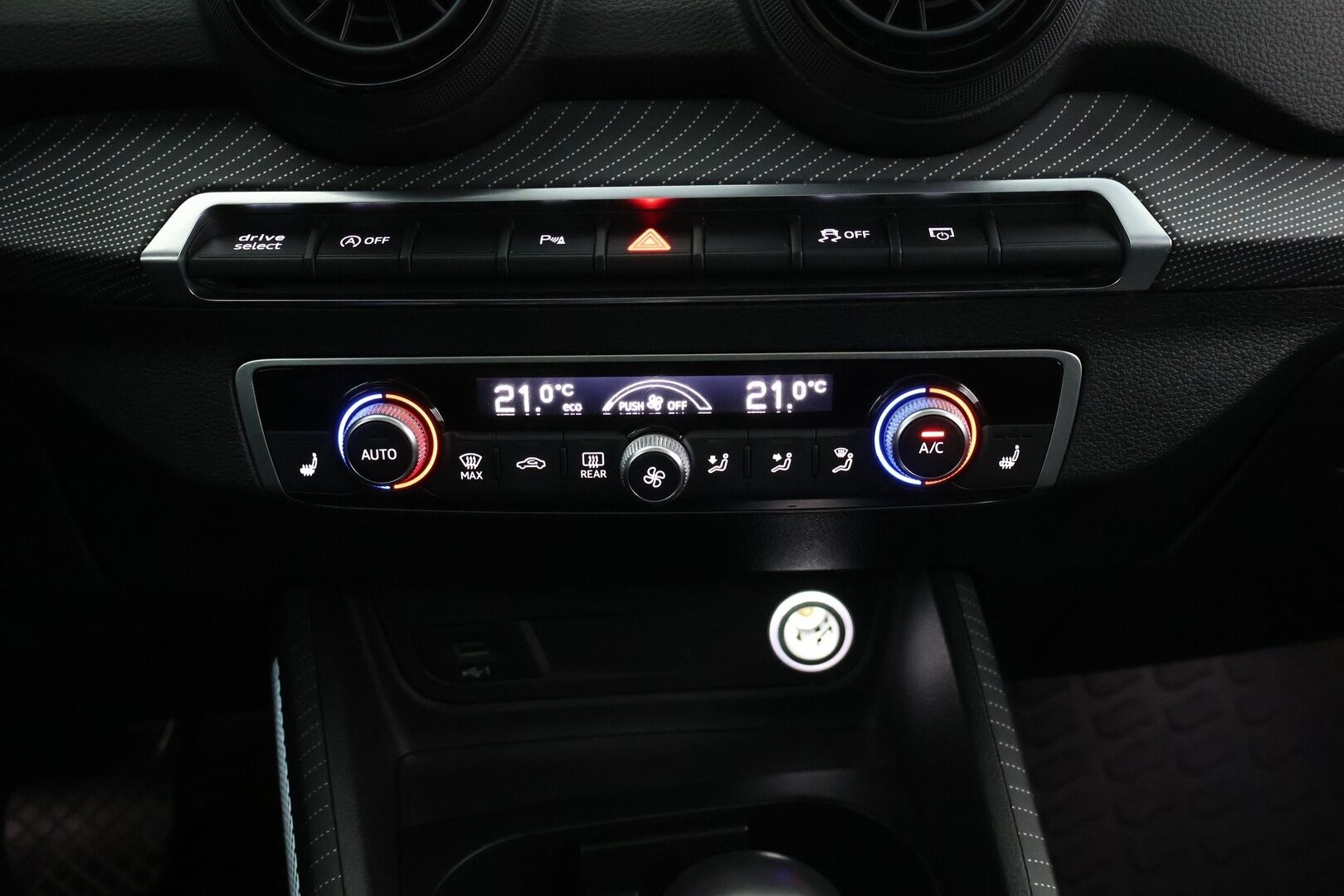 Audi Q2 2017 Business Sport 2,0 TDI 140 kW quattro S tronic - ACC | Koukku | LED | Sport-paketti | Lohkolämmitin | Adapt. Vakkari |