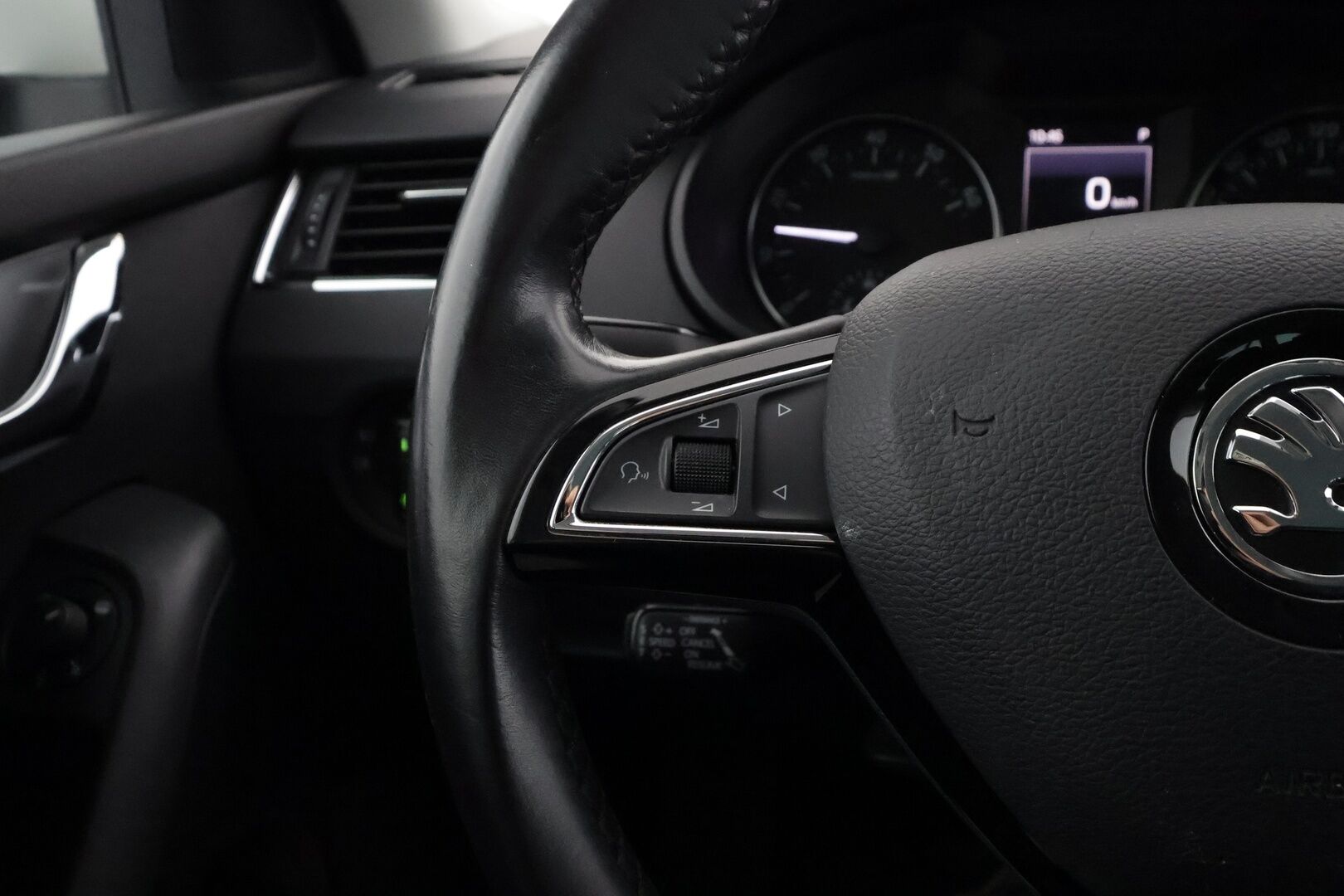 Skoda Octavia 2017 Combi 1,0 TSI Style DSG Autom. - | Webasto | Koukku | ACC | Xenon | P.Tutkat | Keyless | Suomi-auto | Kahdet renkaat |