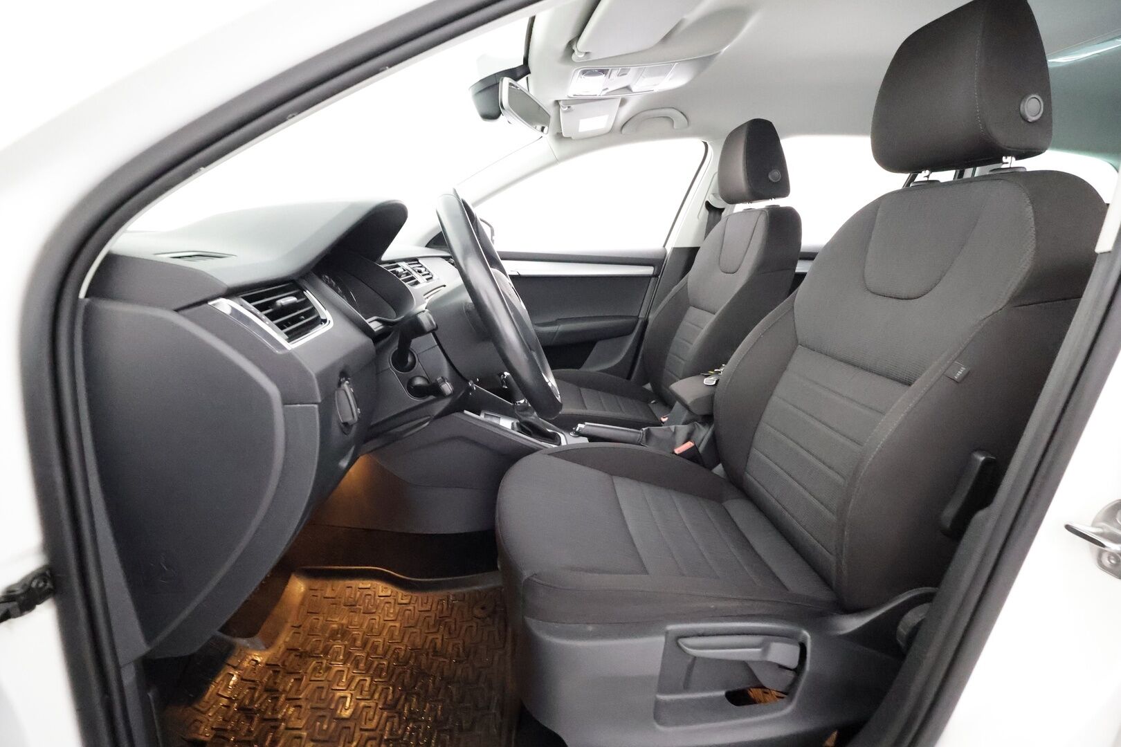 Skoda Octavia 2017 Combi 1,0 TSI Style DSG Autom. - | Webasto | Koukku | ACC | Xenon | P.Tutkat | Keyless | Suomi-auto | Kahdet renkaat |