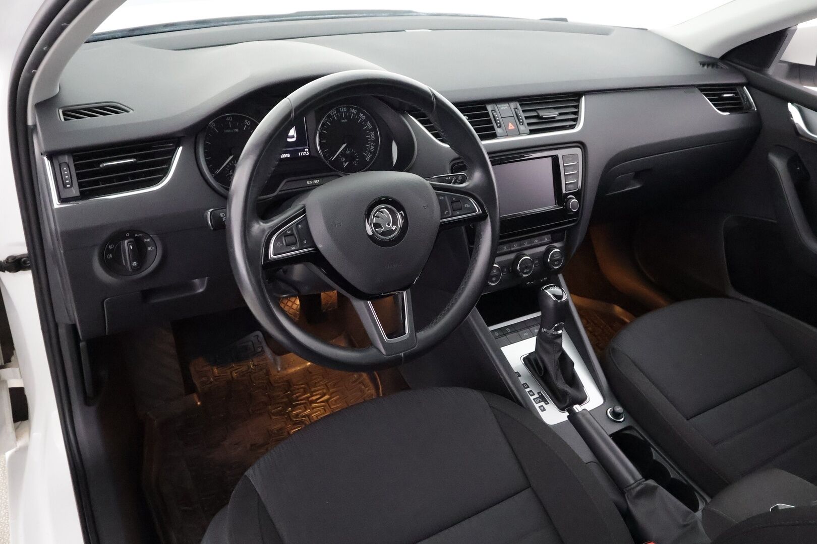 Skoda Octavia 2017 Combi 1,0 TSI Style DSG Autom. - | Webasto | Koukku | ACC | Xenon | P.Tutkat | Keyless | Suomi-auto | Kahdet renkaat |