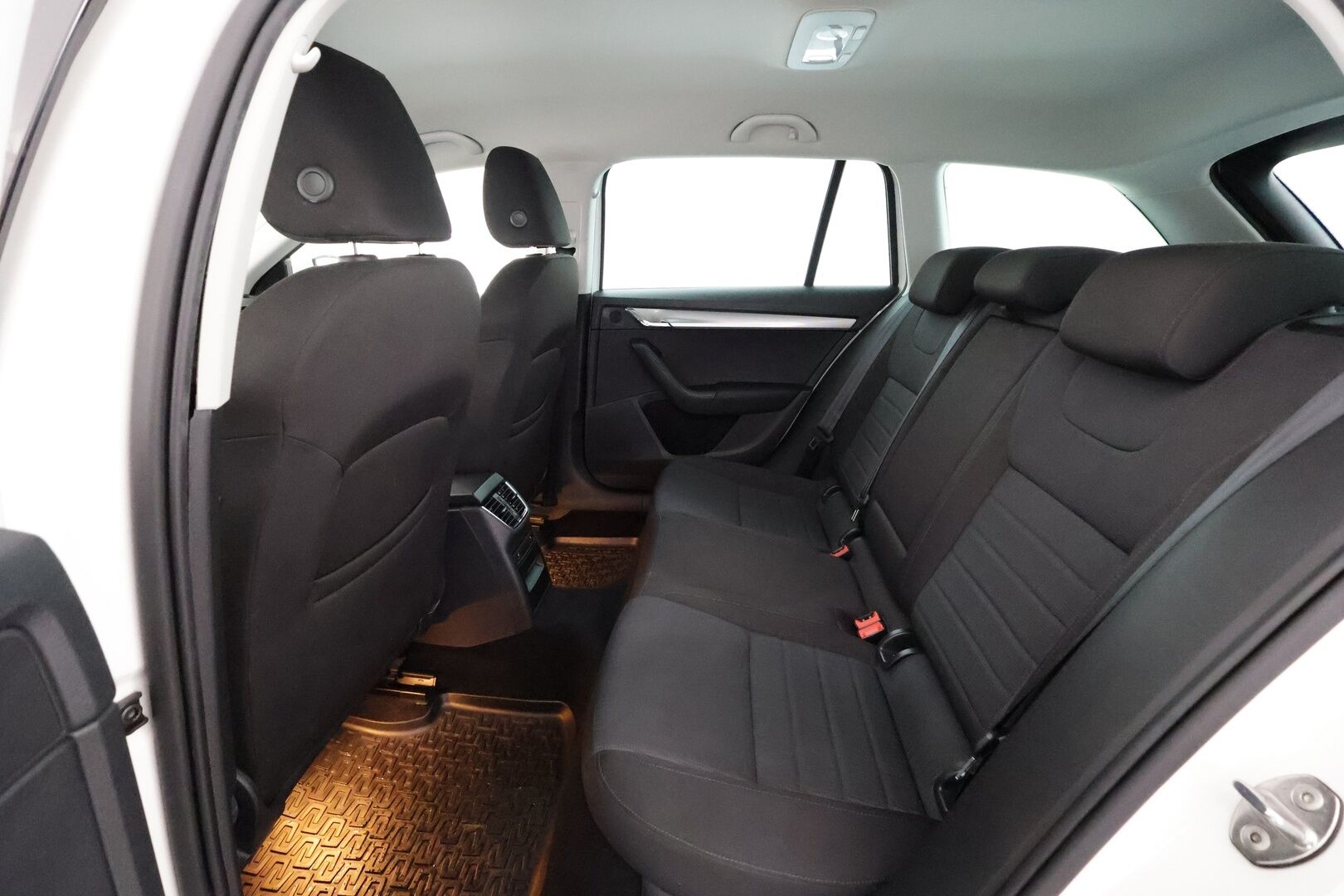 Skoda Octavia 2017 Combi 1,0 TSI Style DSG Autom. - | Webasto | Koukku | ACC | Xenon | P.Tutkat | Keyless | Suomi-auto | Kahdet renkaat |