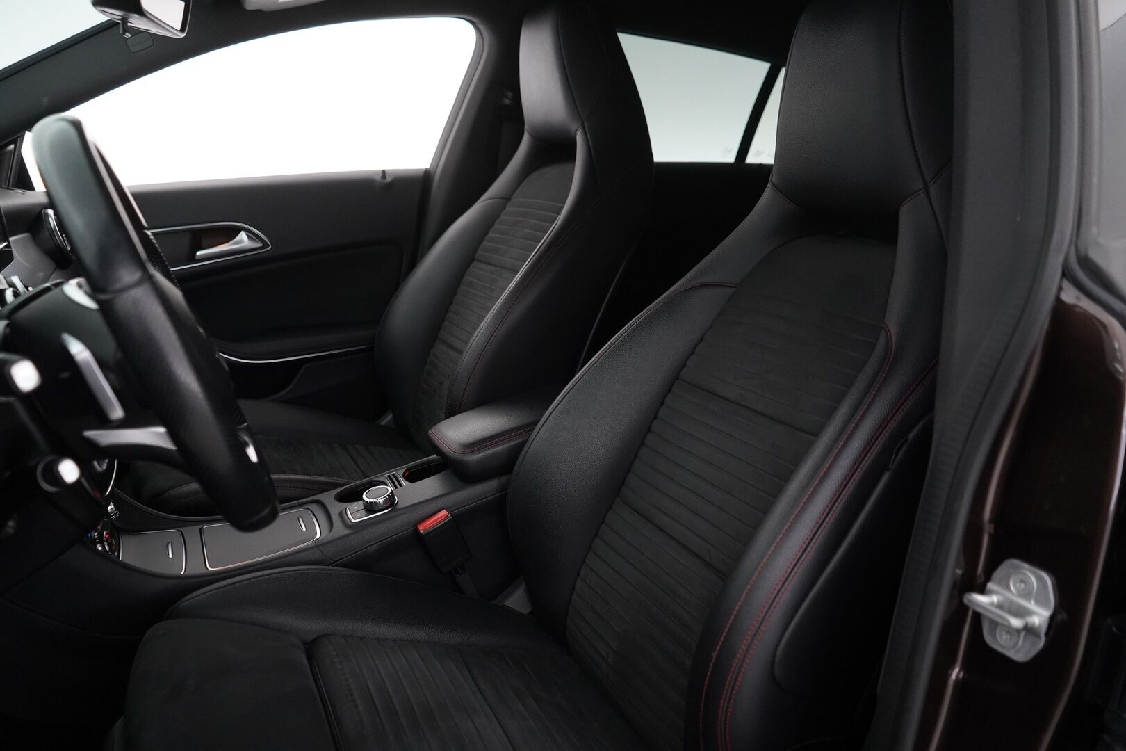 Mercedes-Benz CLA 2017 180 A Shooting Brake Business AMG *Kamera / Lohkolämmitin / Vakkari / Urheiluistuimet / Tutkat / KeylessGo* - Suomi-auto / Viimeisin huolto 124tkm / Kahdet Mersun Vanteet