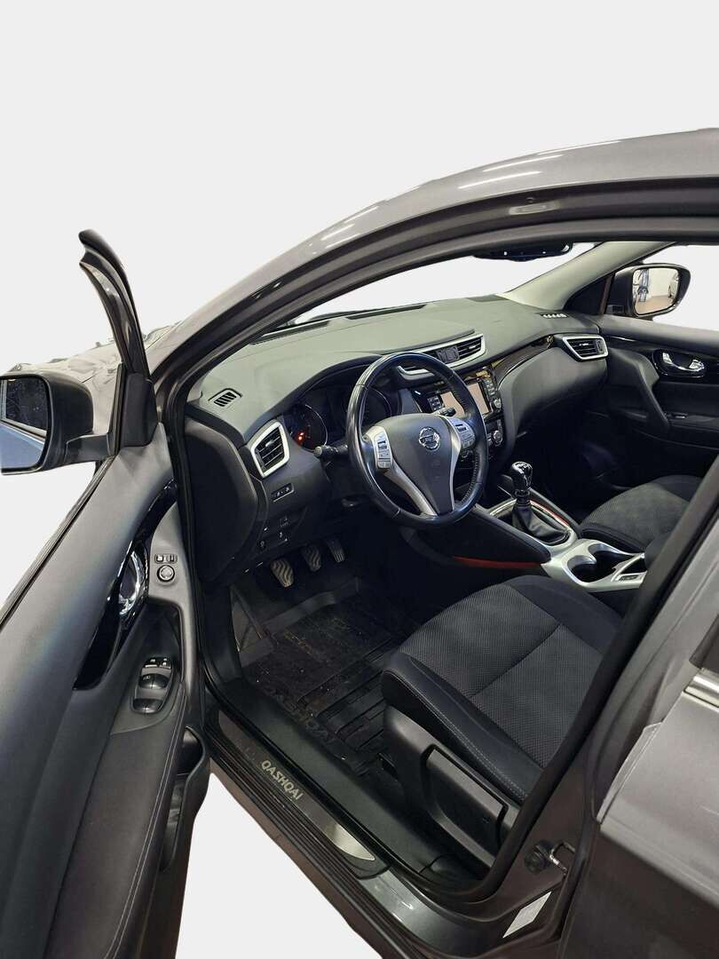 Nissan Qashqai 2017 DIG-T 115 Acenta 2WD 6M/T Safety Pack Connect - | Suomi - Auto | 2 - OM | Koukku | Lohkolämmitin sisätilapistokkeella | Kahdet renkaat alumiinivanteilla | Peruutuskamera | 