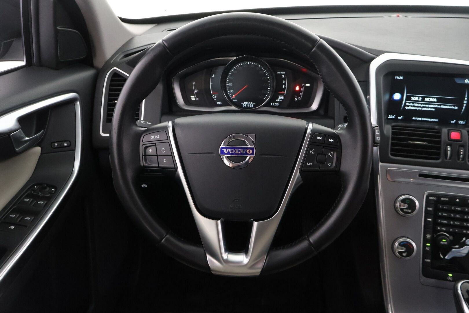 Volvo XC60 2016 D4 Business Classic Summum aut - Hihna tehty 3/2026 / Vakkari / Webasto / Kamera & Tutkat / Sähkökontti / KeyLess / Nahat / Volvo On Call