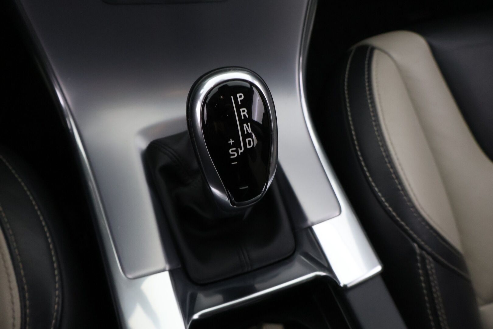 Volvo XC60 2016 D4 Business Classic Summum aut - Hihna tehty 3/2026 / Vakkari / Webasto / Kamera & Tutkat / Sähkökontti / KeyLess / Nahat / Volvo On Call