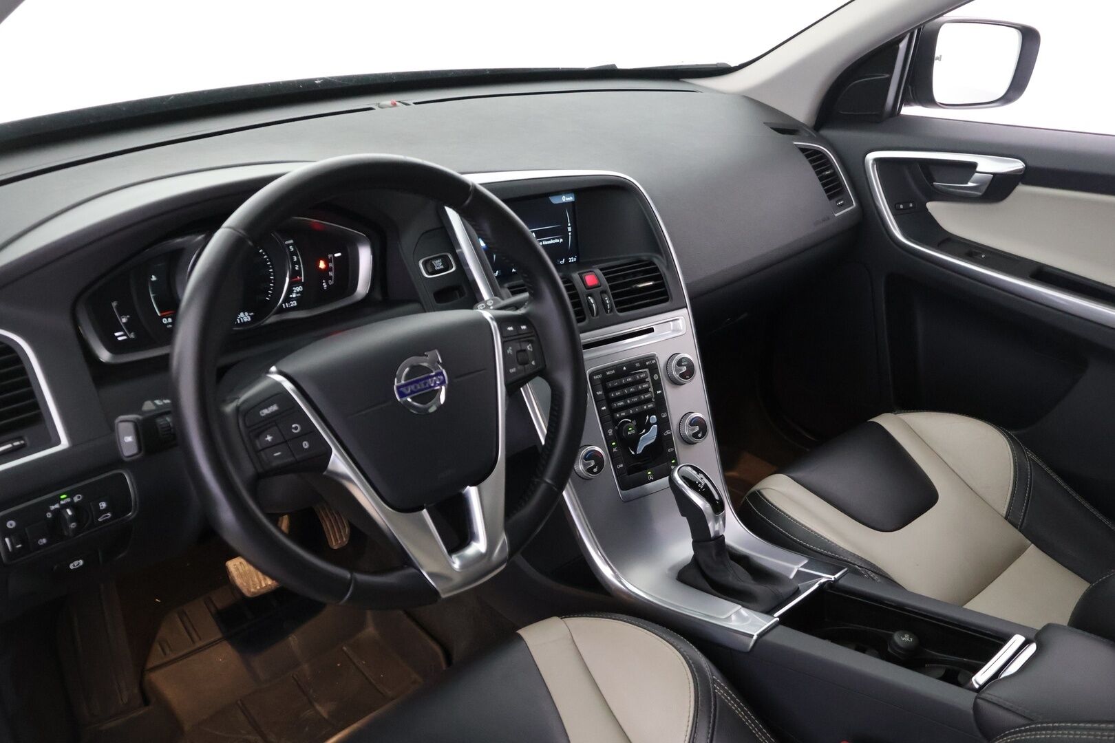 Volvo XC60 2016 D4 Business Classic Summum aut - Hihna tehty 3/2026 / Vakkari / Webasto / Kamera & Tutkat / Sähkökontti / KeyLess / Nahat / Volvo On Call