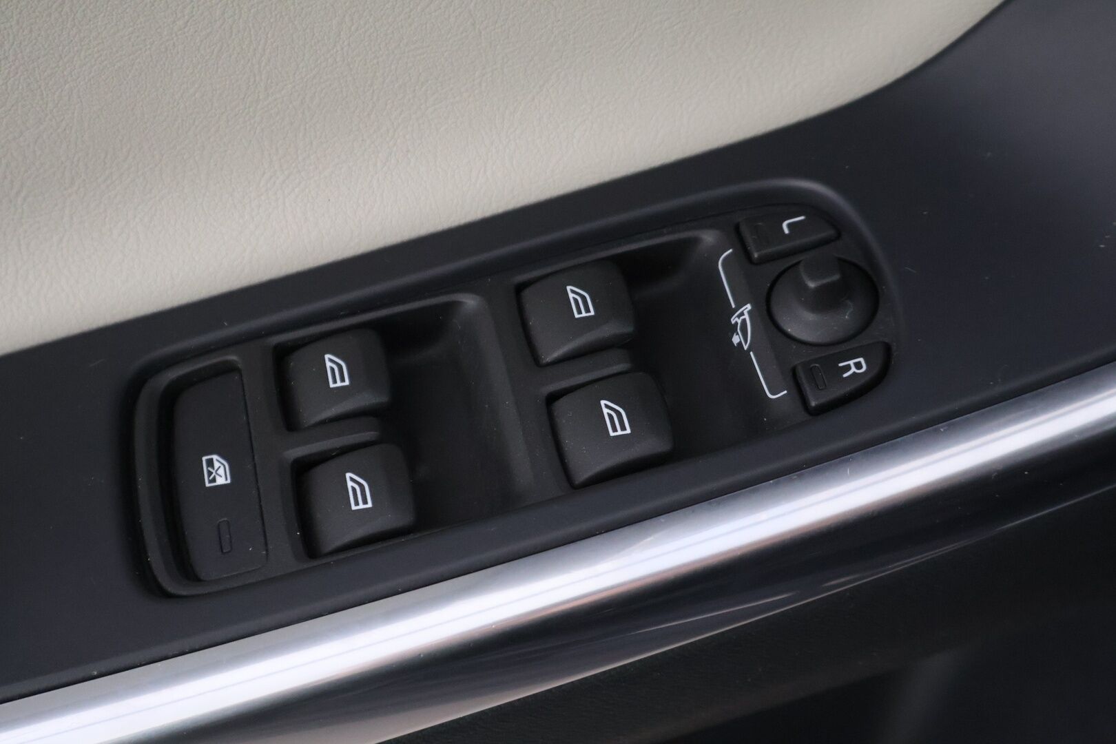 Volvo XC60 2016 D4 Business Classic Summum aut - Hihna tehty 3/2026 / Vakkari / Webasto / Kamera & Tutkat / Sähkökontti / KeyLess / Nahat / Volvo On Call