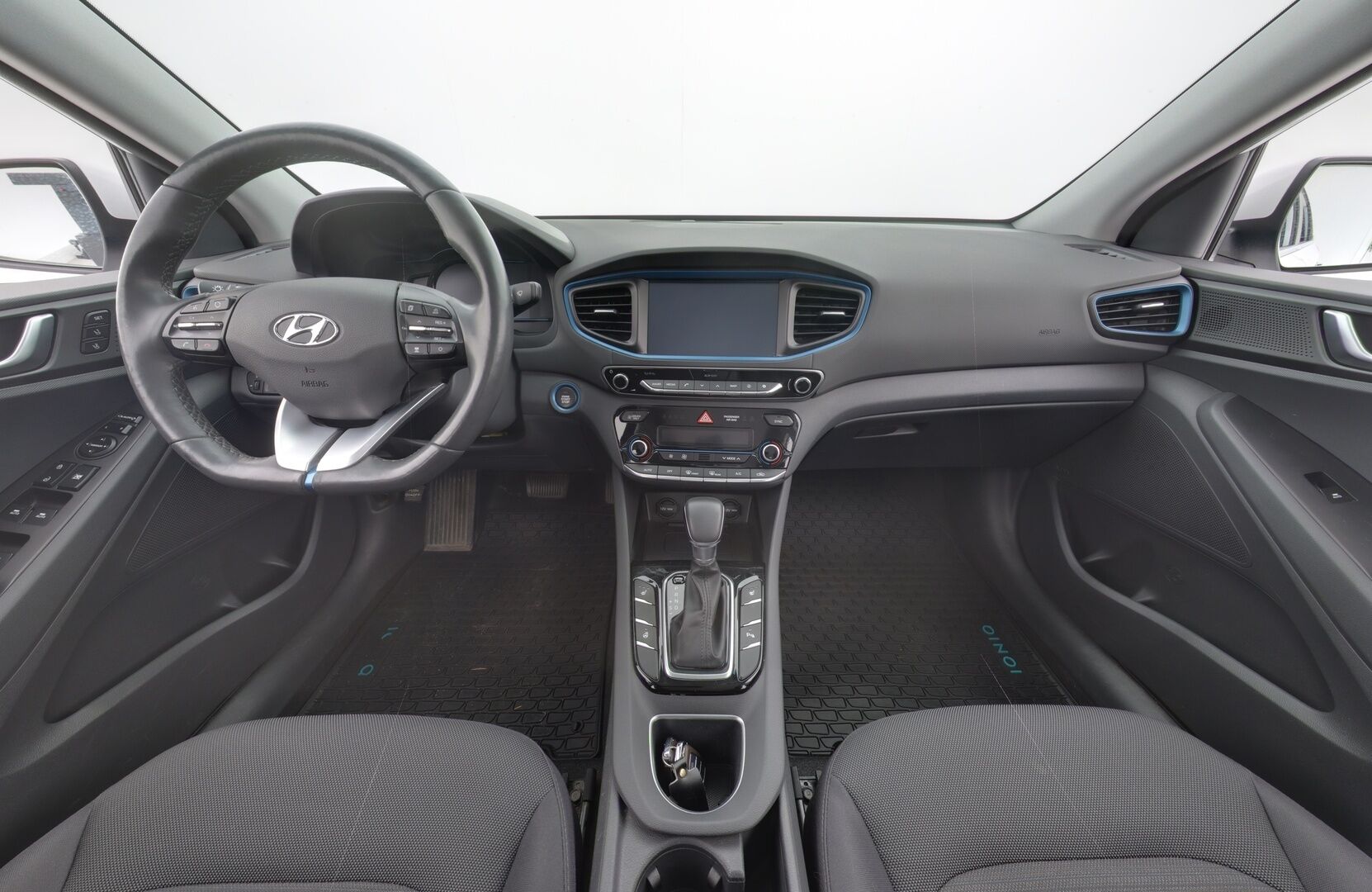 Hyundai IONIQ Hybrid 2017 DCT Style - Adapt.vakkari | P.kamera | Navigointi | Infinity audio | Muistipenkki | 2x renkaat vanteilla