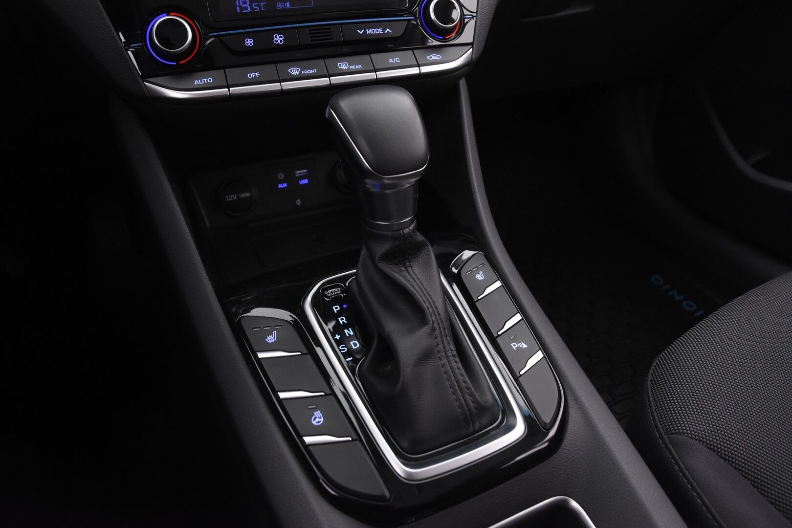 Hyundai IONIQ Hybrid 2017 DCT Style - Adapt.vakkari | P.kamera | Navigointi | Infinity audio | Muistipenkki | 2x renkaat vanteilla