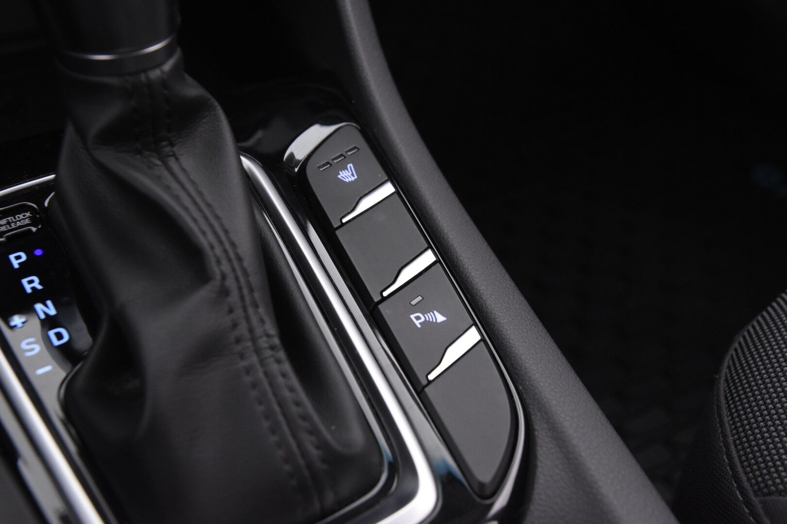 Hyundai IONIQ Hybrid 2017 DCT Style - Adapt.vakkari | P.kamera | Navigointi | Infinity audio | Muistipenkki | 2x renkaat vanteilla