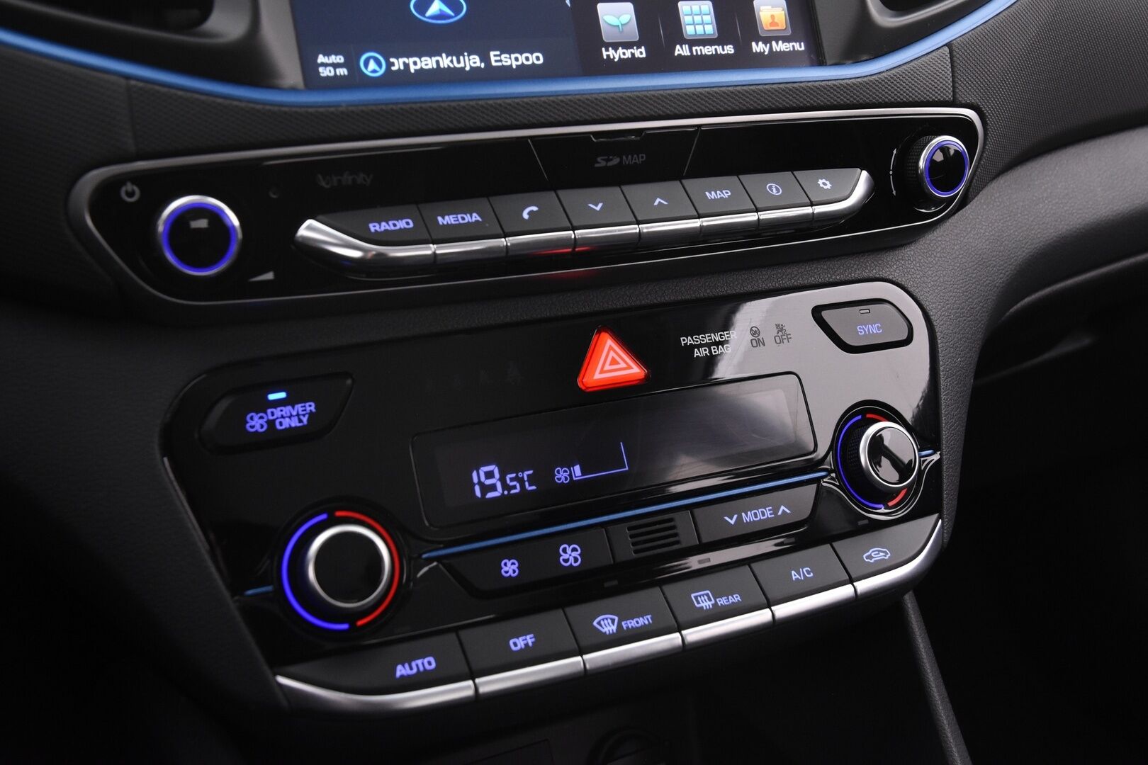 Hyundai IONIQ Hybrid 2017 DCT Style - Adapt.vakkari | P.kamera | Navigointi | Infinity audio | Muistipenkki | 2x renkaat vanteilla