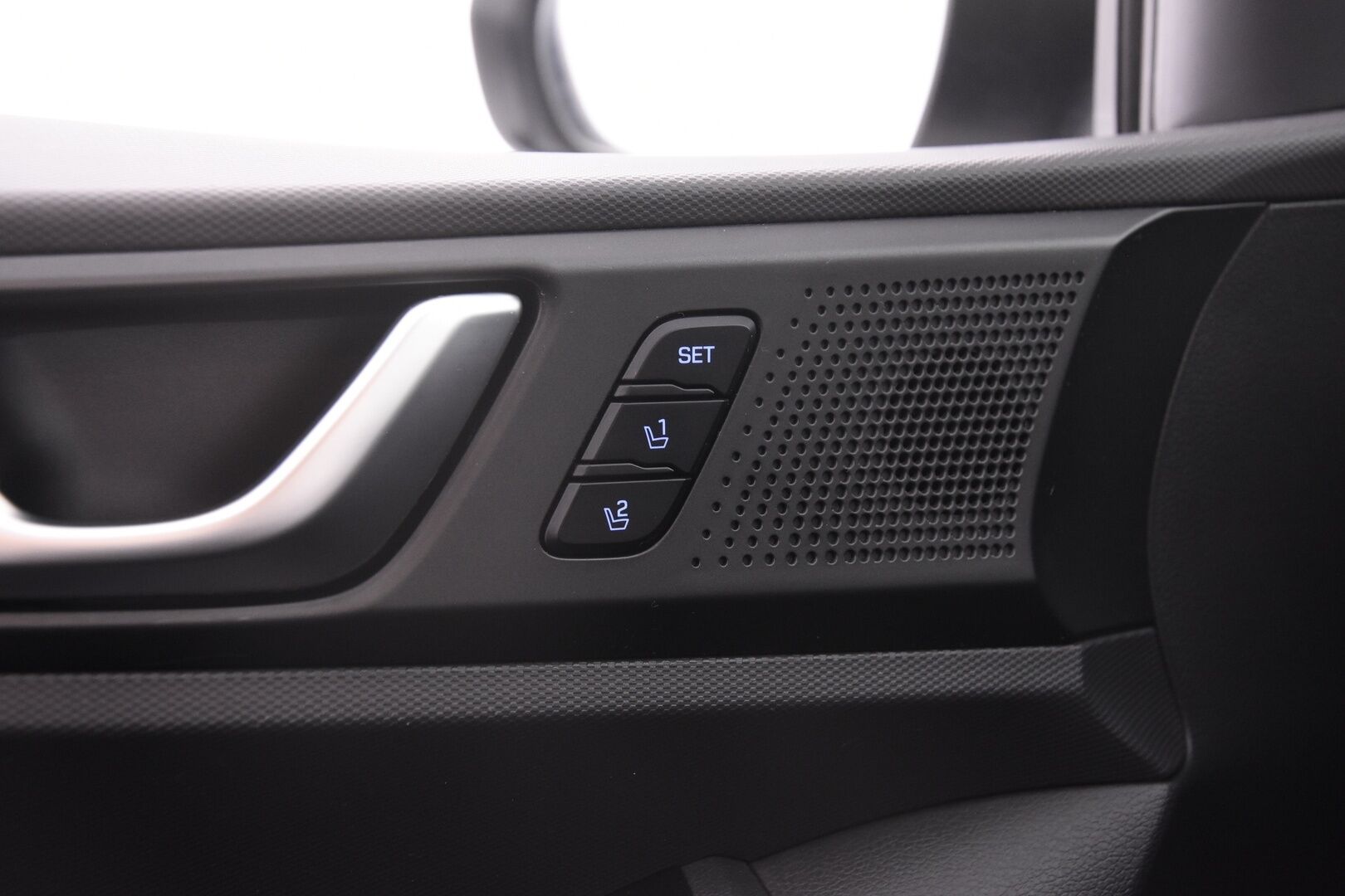 Hyundai IONIQ Hybrid 2017 DCT Style - Adapt.vakkari | P.kamera | Navigointi | Infinity audio | Muistipenkki | 2x renkaat vanteilla