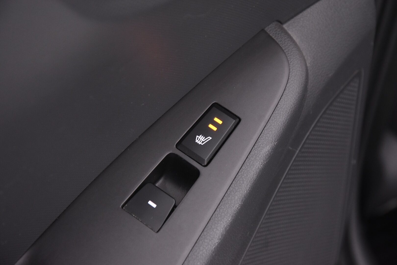 Hyundai IONIQ Hybrid 2017 DCT Style - Adapt.vakkari | P.kamera | Navigointi | Infinity audio | Muistipenkki | 2x renkaat vanteilla