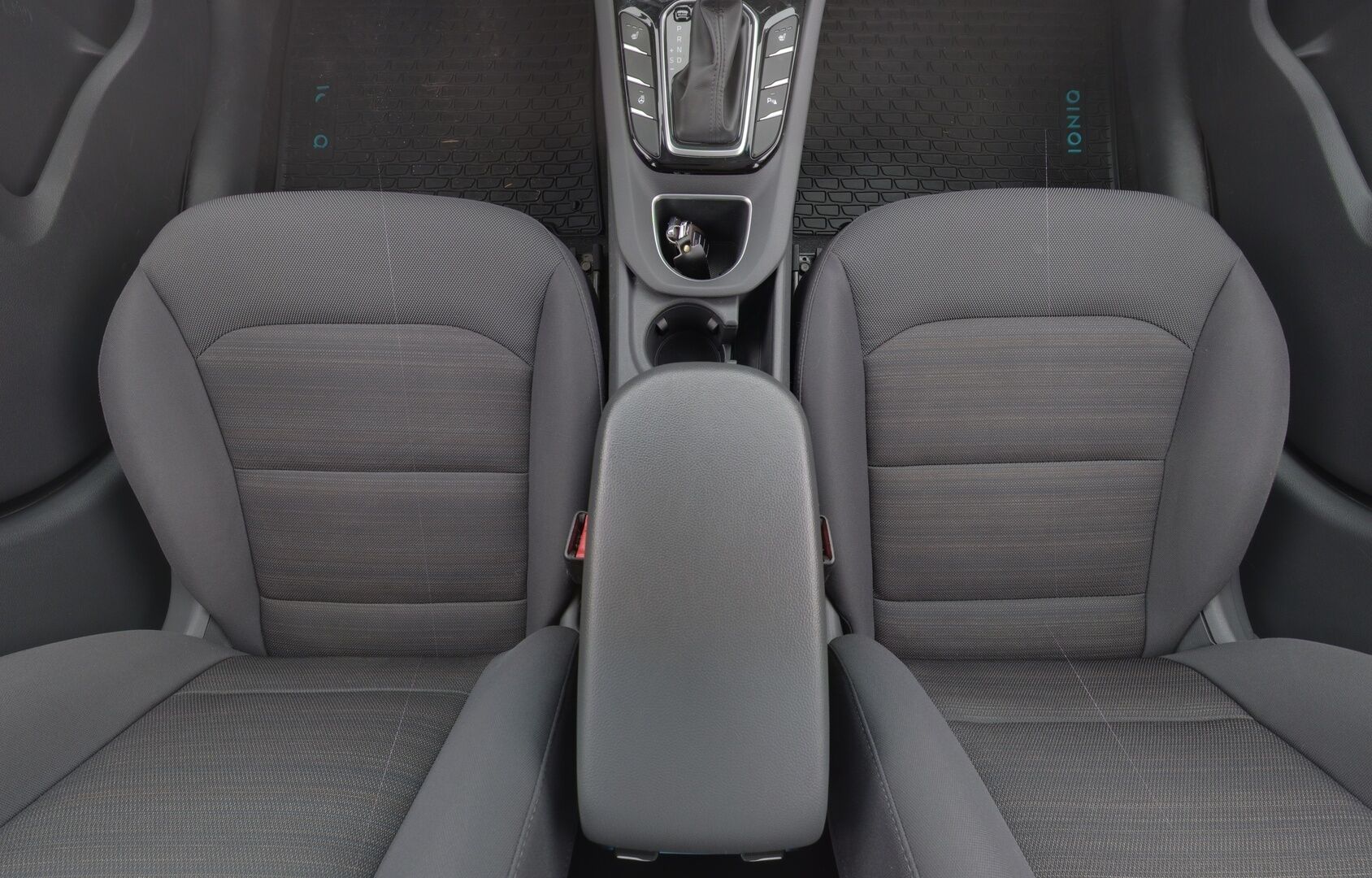 Hyundai IONIQ Hybrid 2017 DCT Style - Adapt.vakkari | P.kamera | Navigointi | Infinity audio | Muistipenkki | 2x renkaat vanteilla