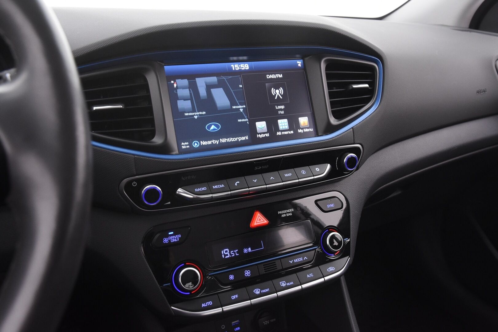 Hyundai IONIQ Hybrid 2017 DCT Style - Adapt.vakkari | P.kamera | Navigointi | Infinity audio | Muistipenkki | 2x renkaat vanteilla
