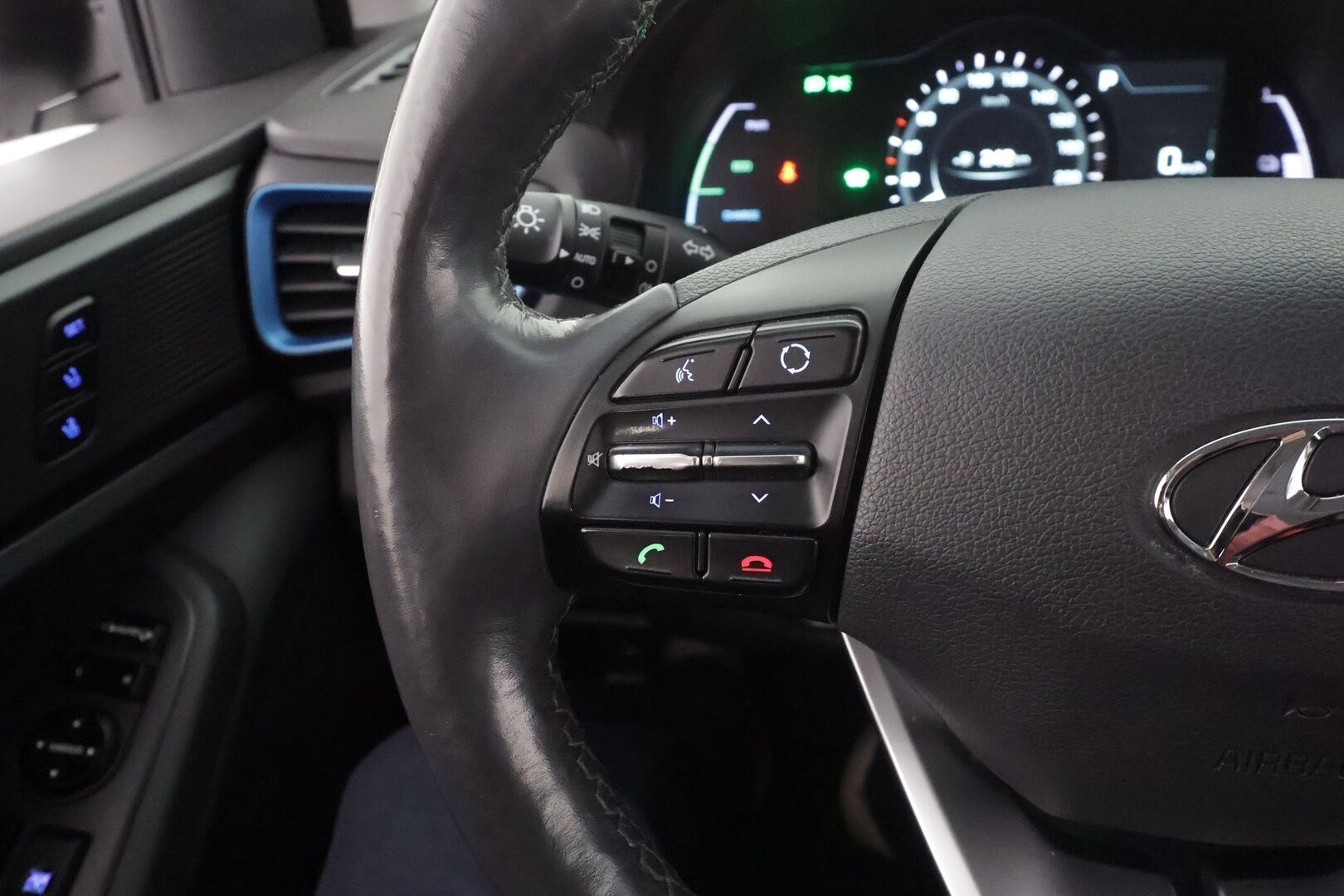 Hyundai IONIQ hybrid 2017 DCT Style * Webasto / Adapt.vakkari / Infinity / P.kamera / Navi / Keyless *