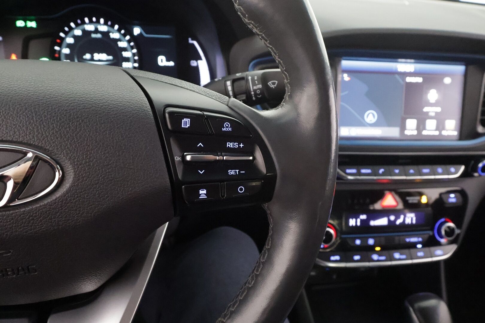 Hyundai IONIQ hybrid 2017 DCT Style * Webasto / Adapt.vakkari / Infinity / P.kamera / Navi / Keyless *