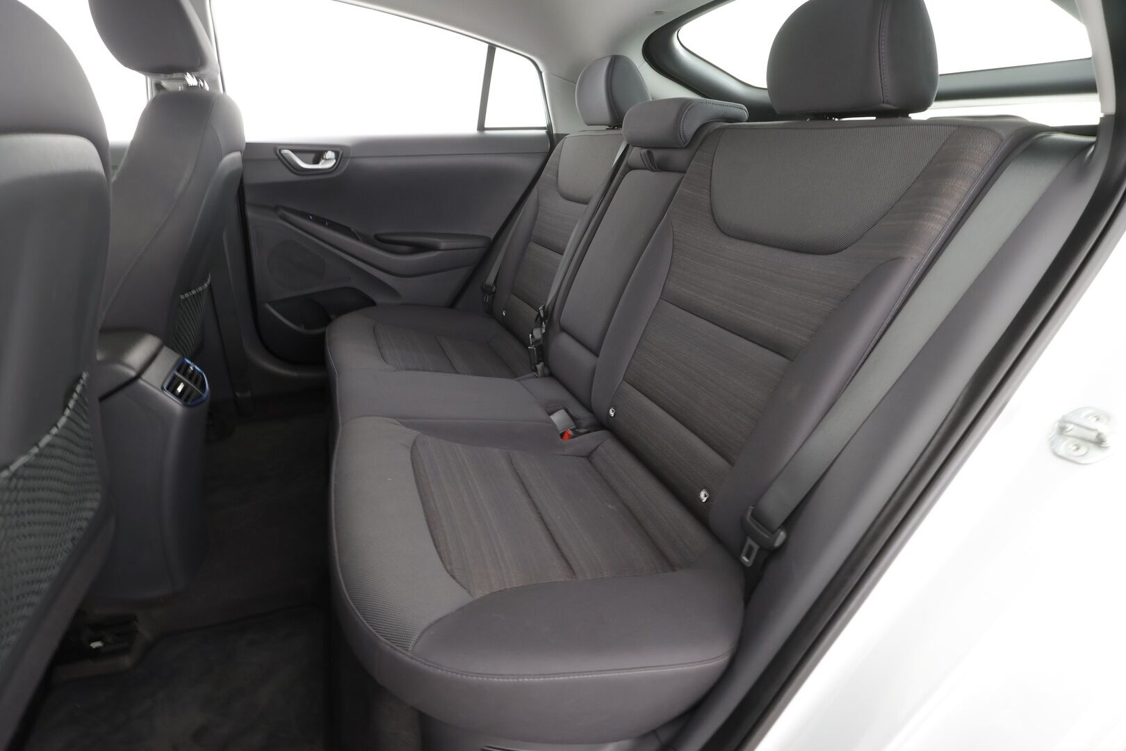 Hyundai IONIQ hybrid 2017 DCT Style * Webasto / Adapt.vakkari / Infinity / P.kamera / Navi / Keyless *