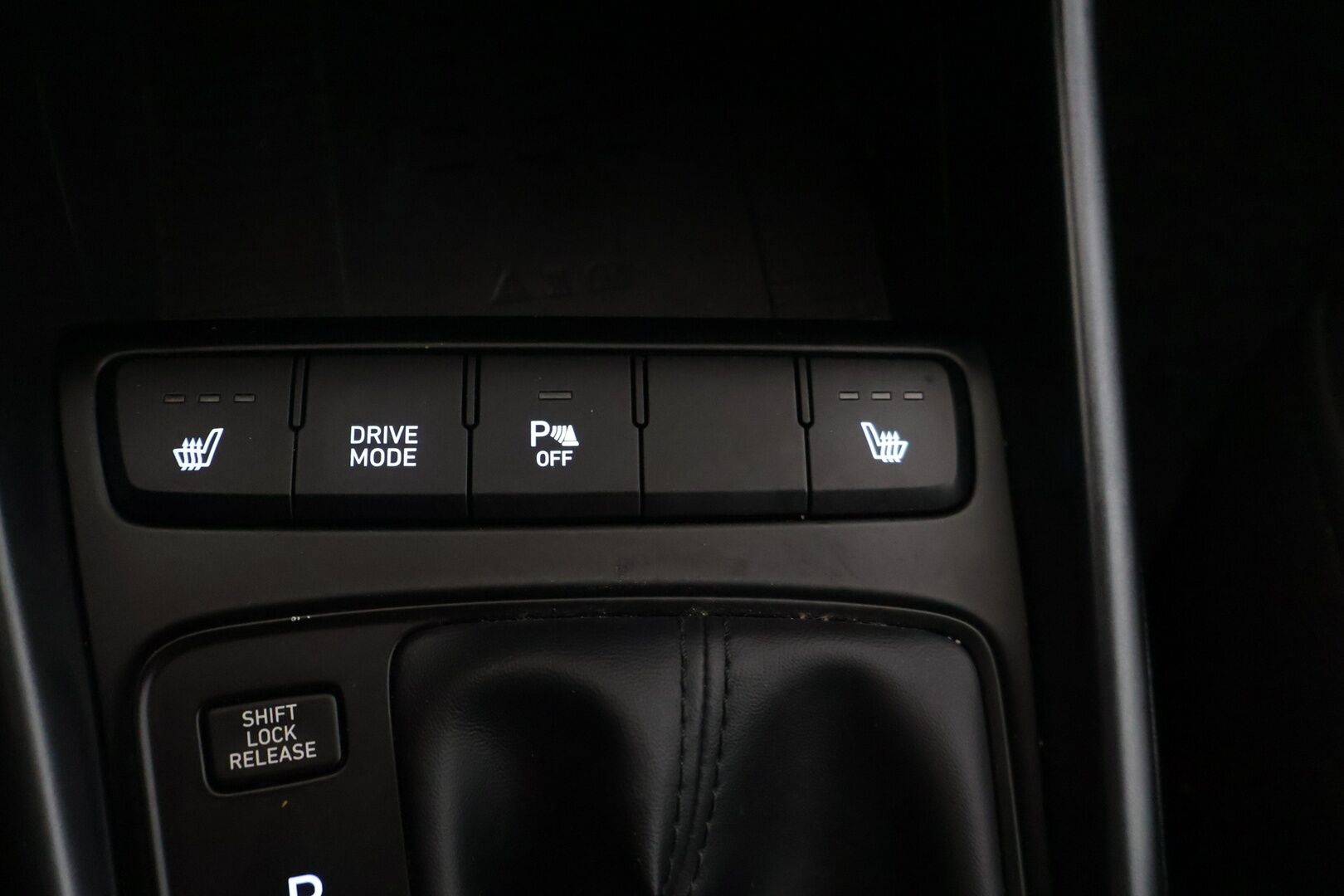 Hyundai i20 Hatchback 2021 1,0 T-GDI 100 hv 48V 7DCT Black Hybrid MY21 - | Peruutuskamera | Vakionopeudensäädin | Ratinlämmitin | Keyless | Kahdet hyvä kuntoiset renkaat + vanteet |