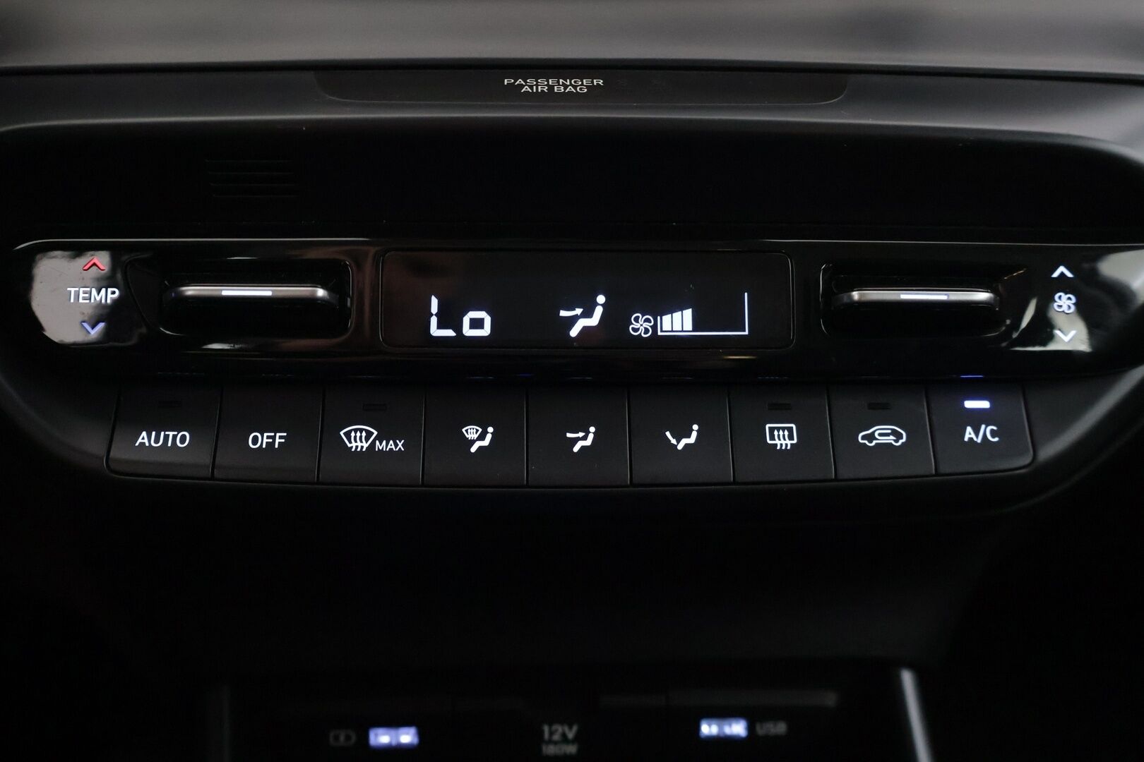 Hyundai i20 Hatchback 2021 1,0 T-GDI 100 hv 48V 7DCT Black Hybrid MY21 - | Peruutuskamera | Vakionopeudensäädin | Ratinlämmitin | Keyless | Kahdet hyvä kuntoiset renkaat + vanteet |